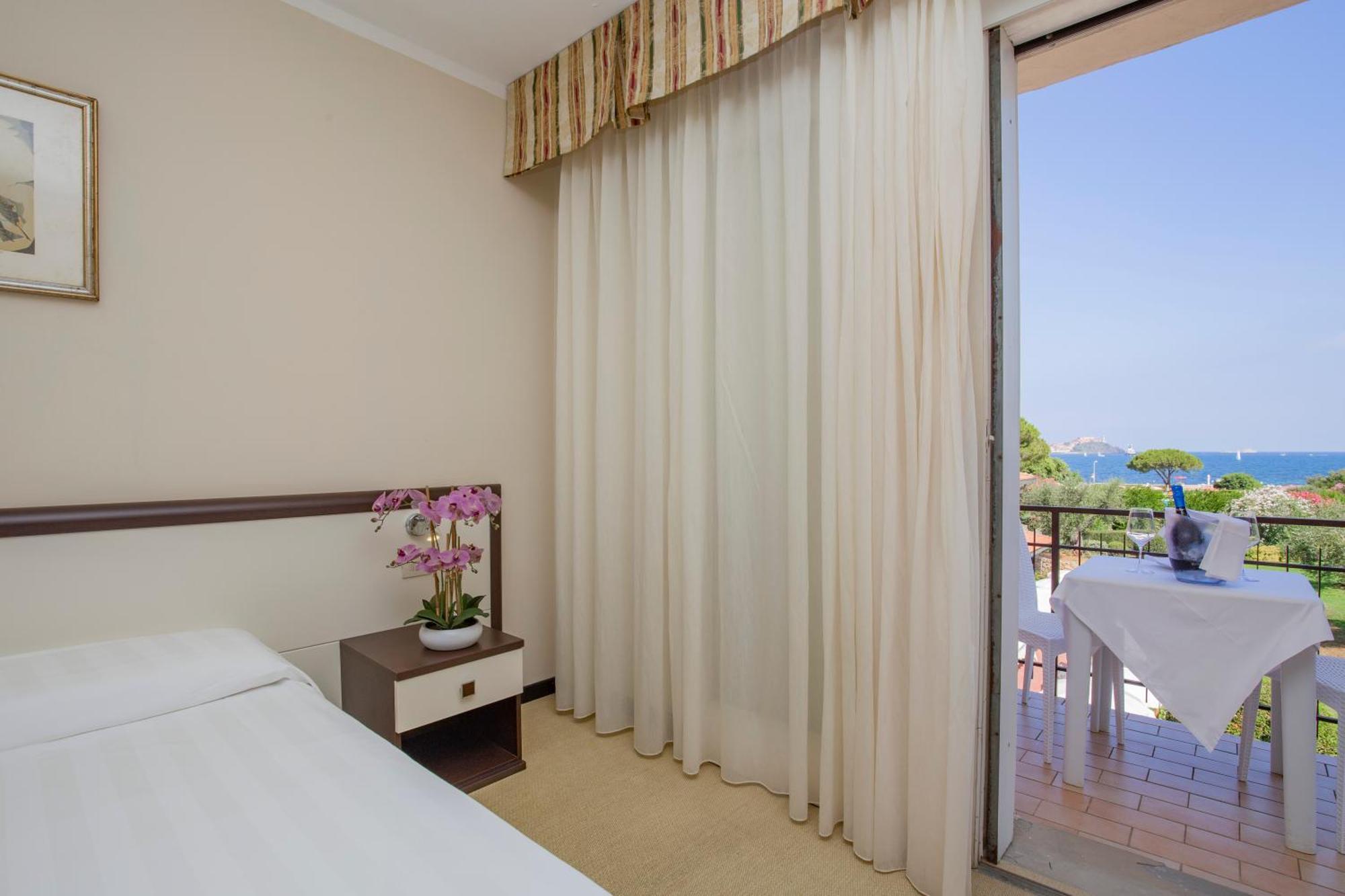 Double or Twin Room Sea View