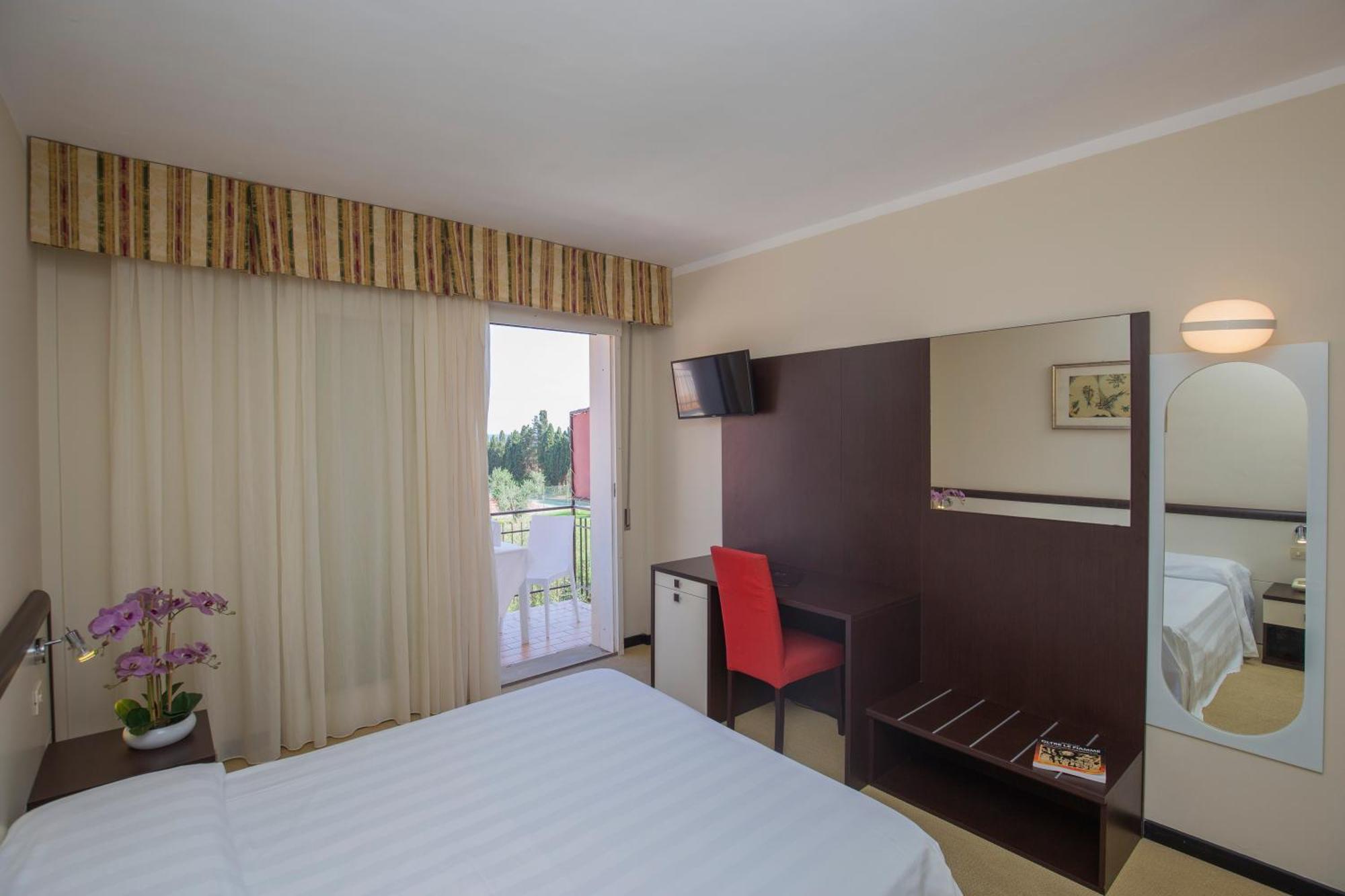 Double or Twin Room Sea View