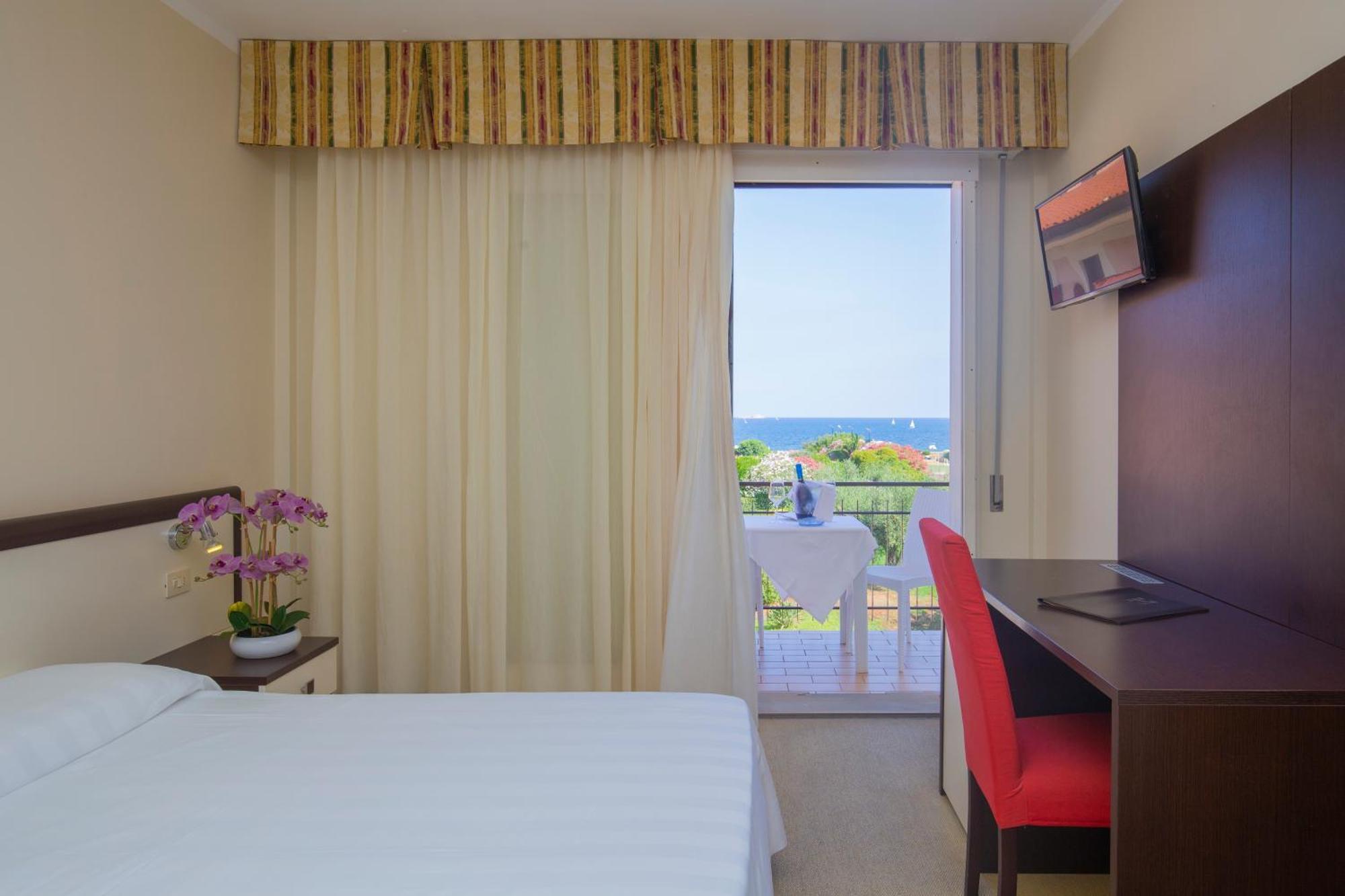 Double or Twin Room Sea View