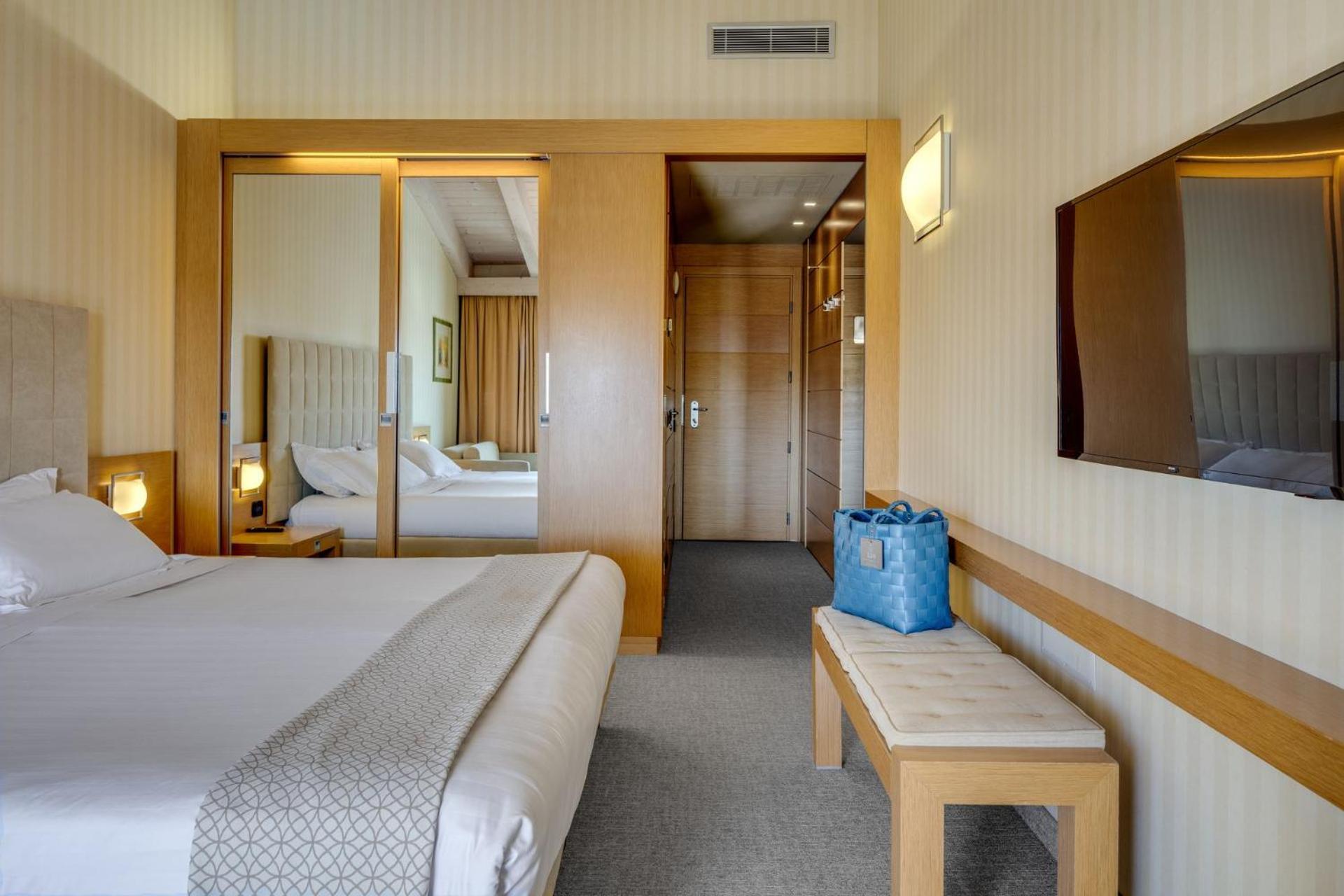 Comfort Double or Twin Room with Balcony and Lake View,1533025198:JPEG