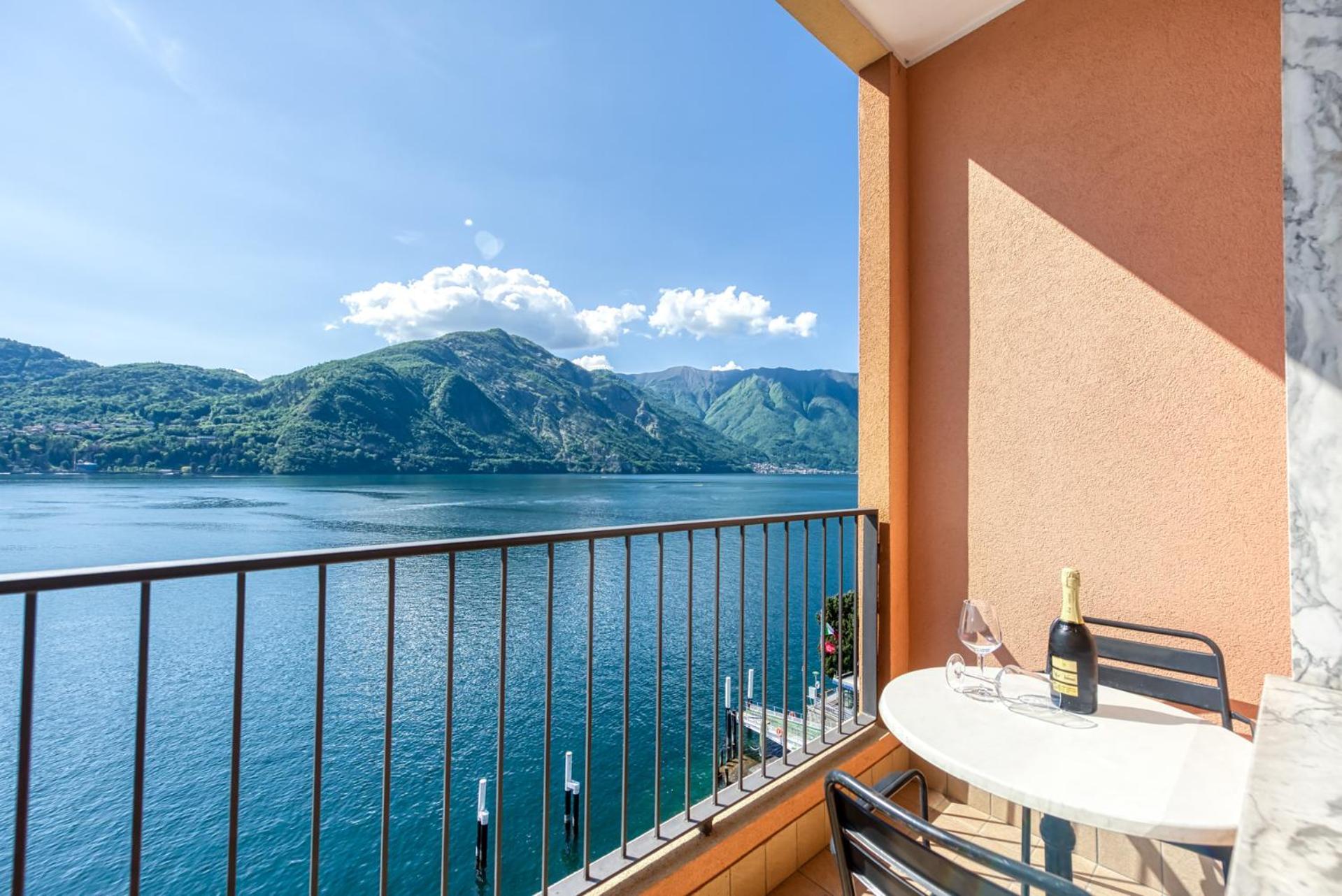 Tweepersoonskamer met Balkon en Uitzicht op het Meer