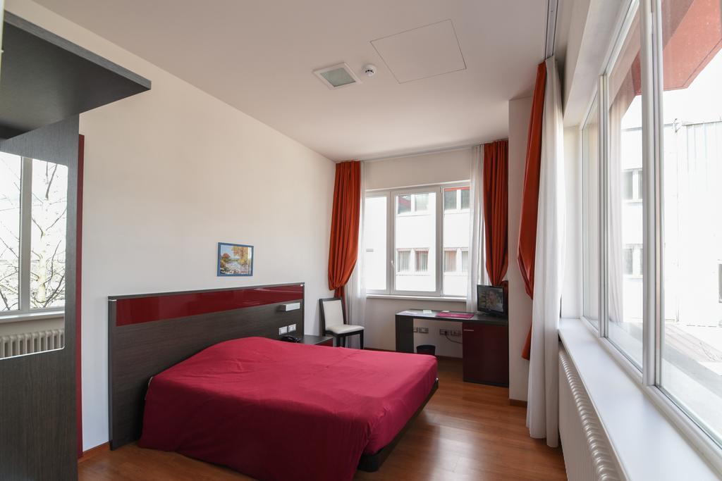 Single Room,150446617:JPEG