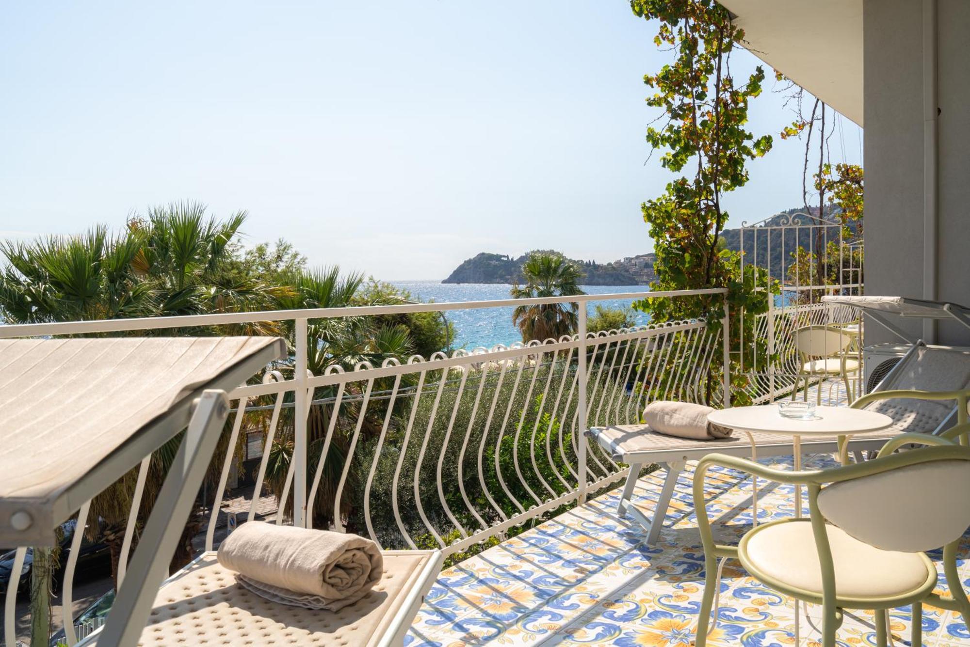 Deluxe Double or Twin Room Sea View