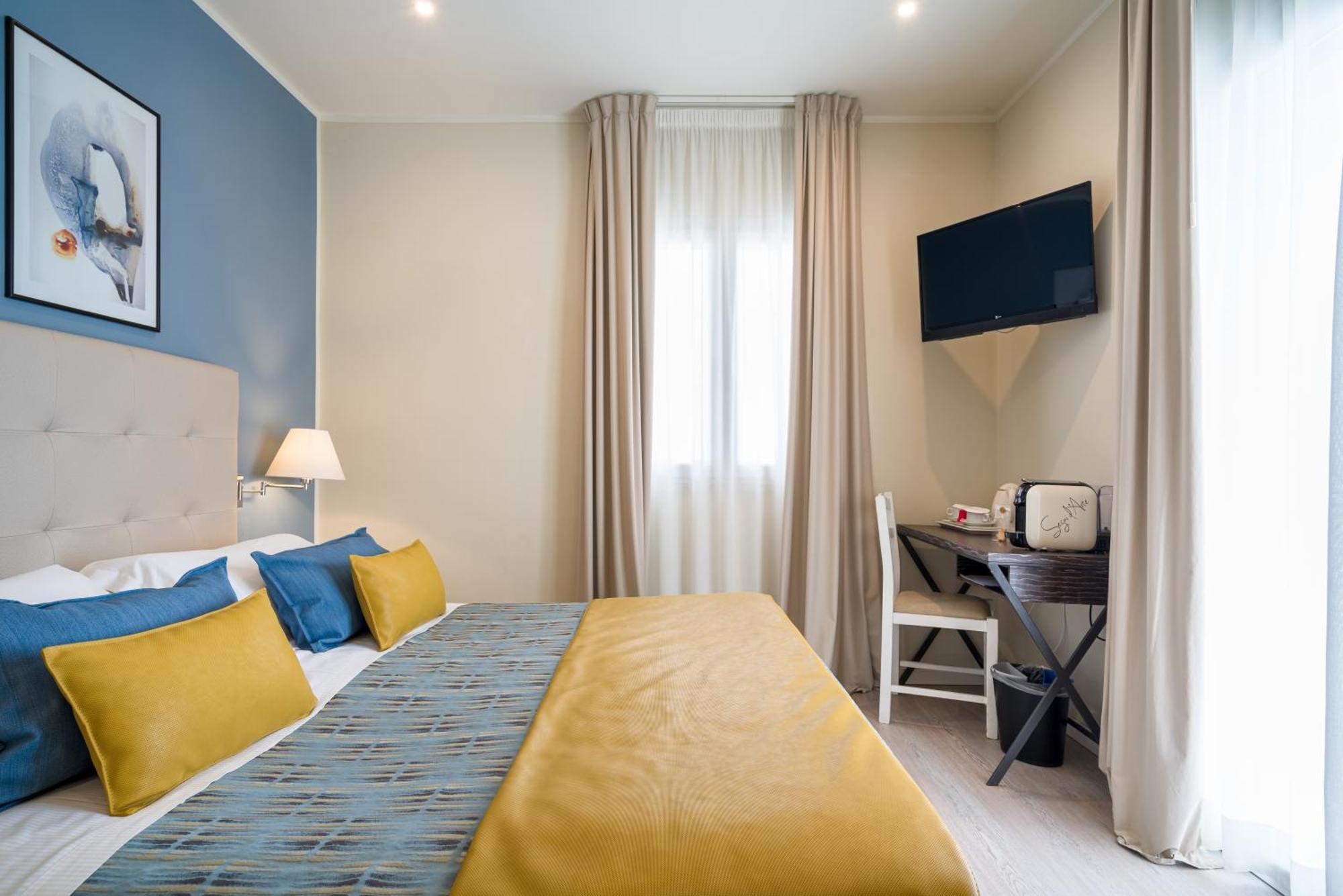 Deluxe Double or Twin Room Sea View