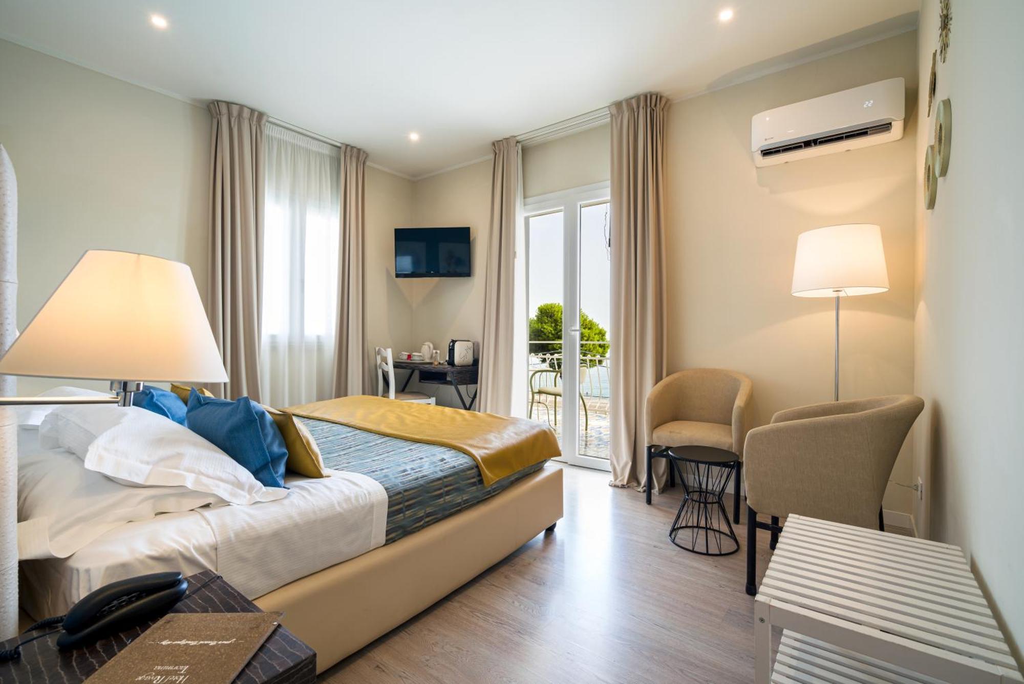 Deluxe Double or Twin Room Sea View