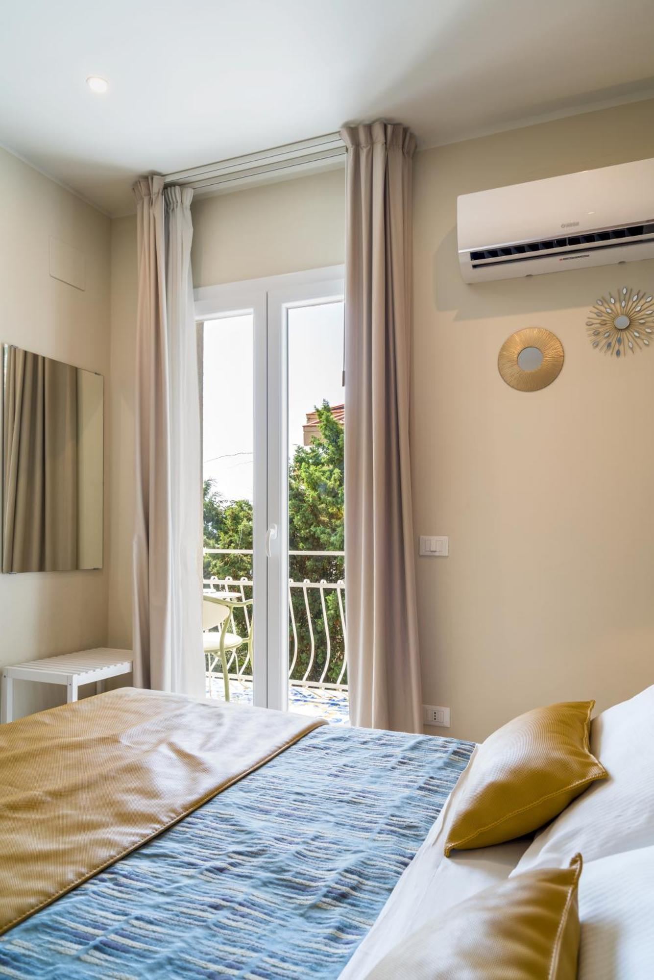Double or Twin Room Side Sea View