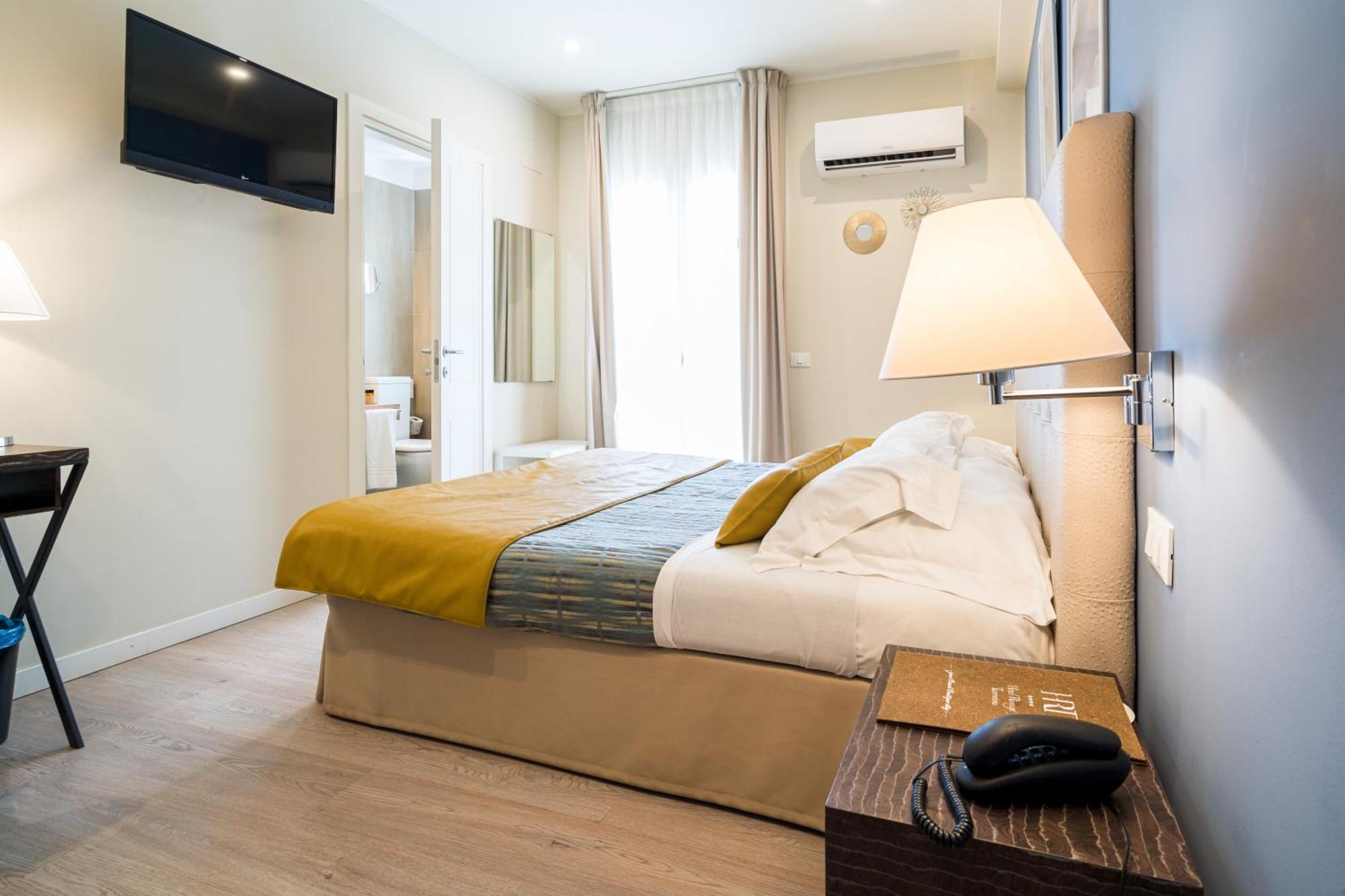 Double or Twin Room Side Sea View