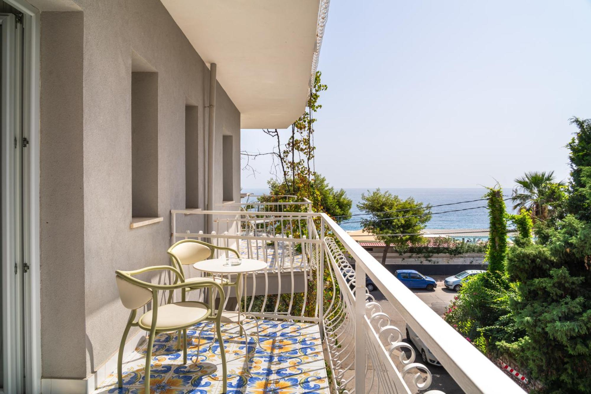 Double or Twin Room Side Sea View