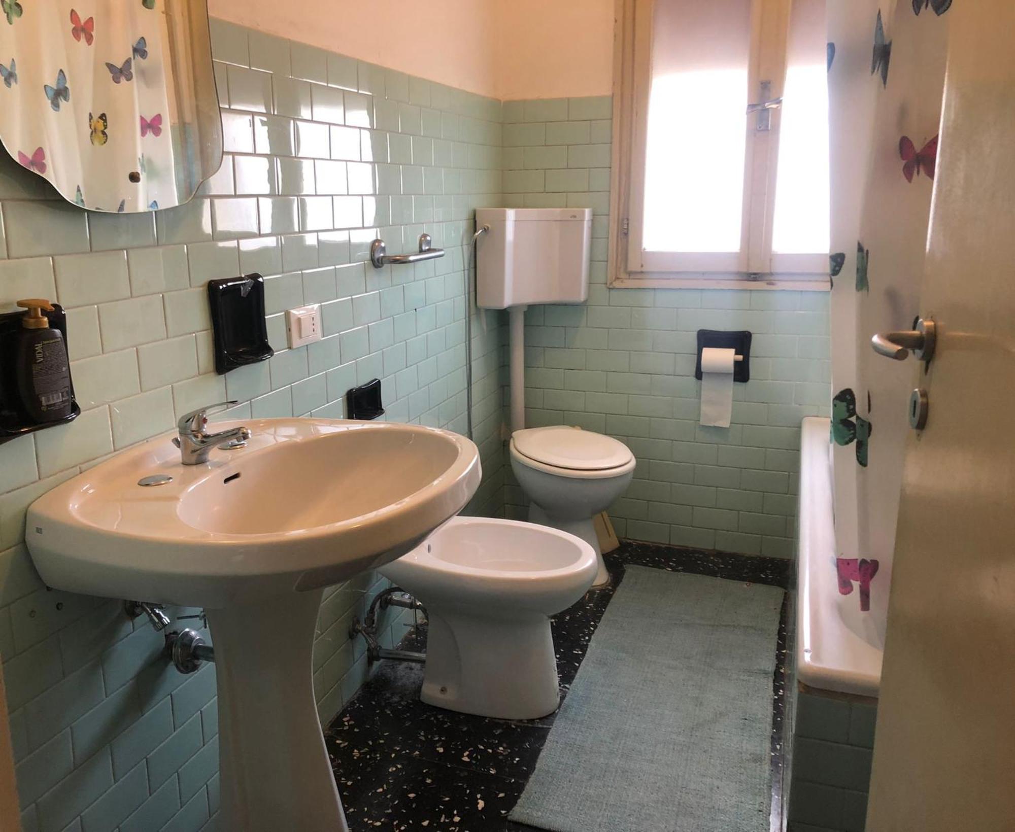 Habitación Triple Económica con baño compartido