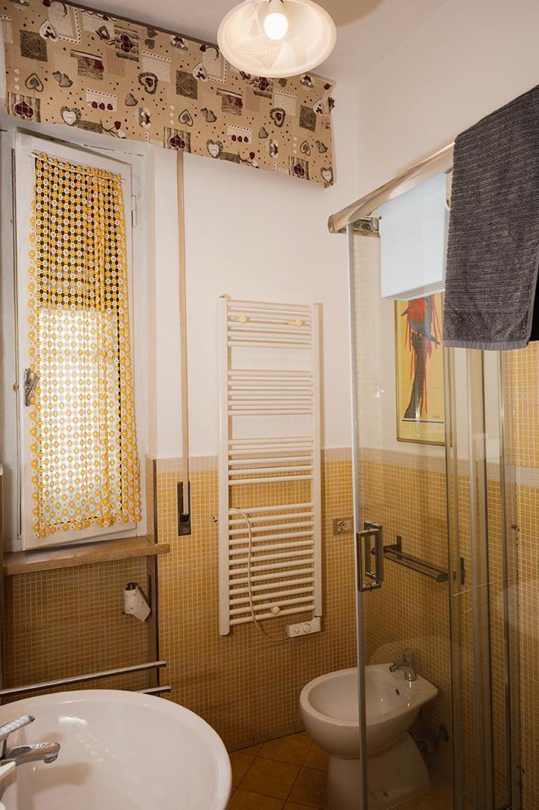 Driepersoonskamer met Eigen Externe Badkamer