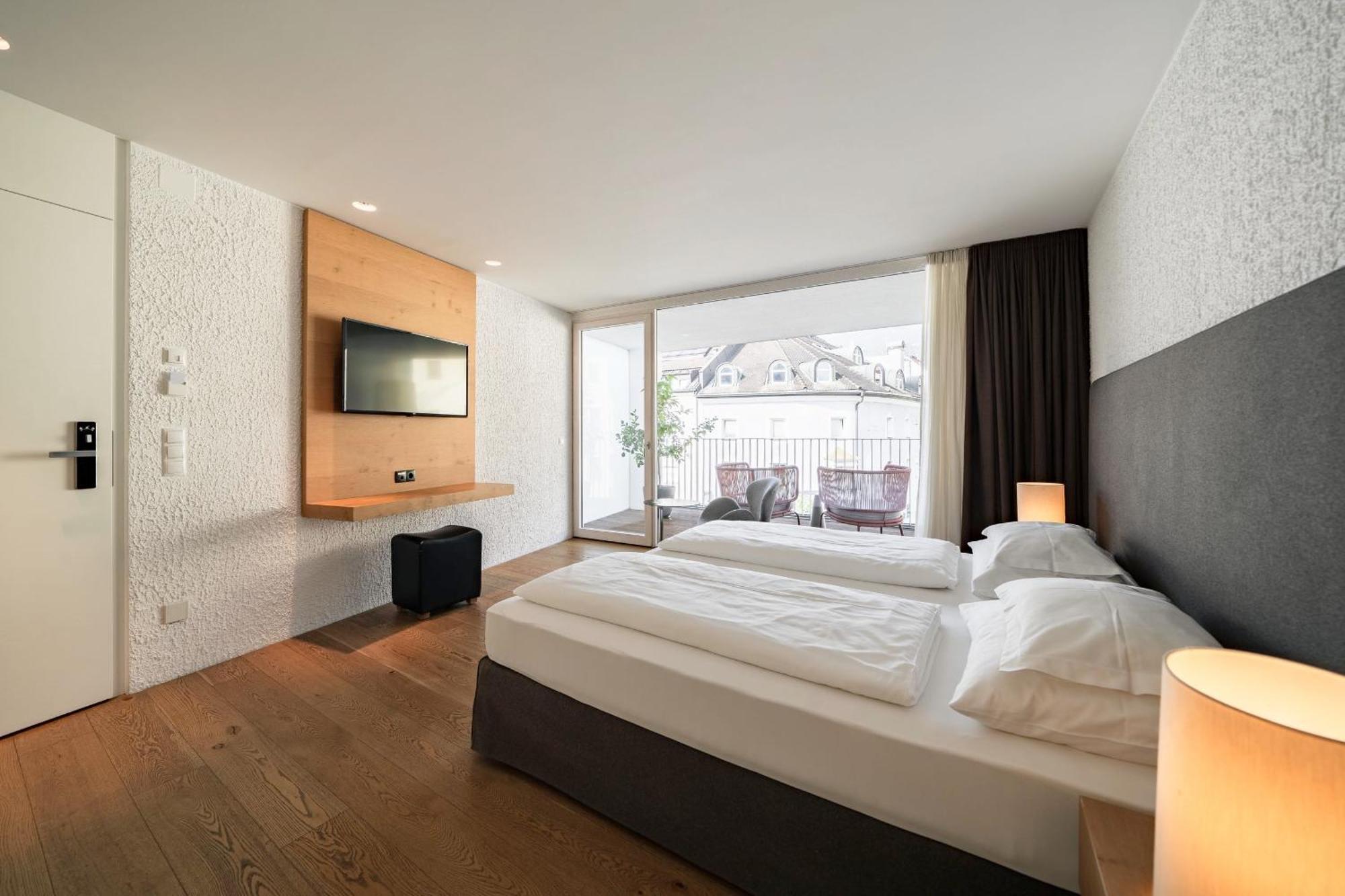 Junior Suite Balcony,1553615521:JPEG