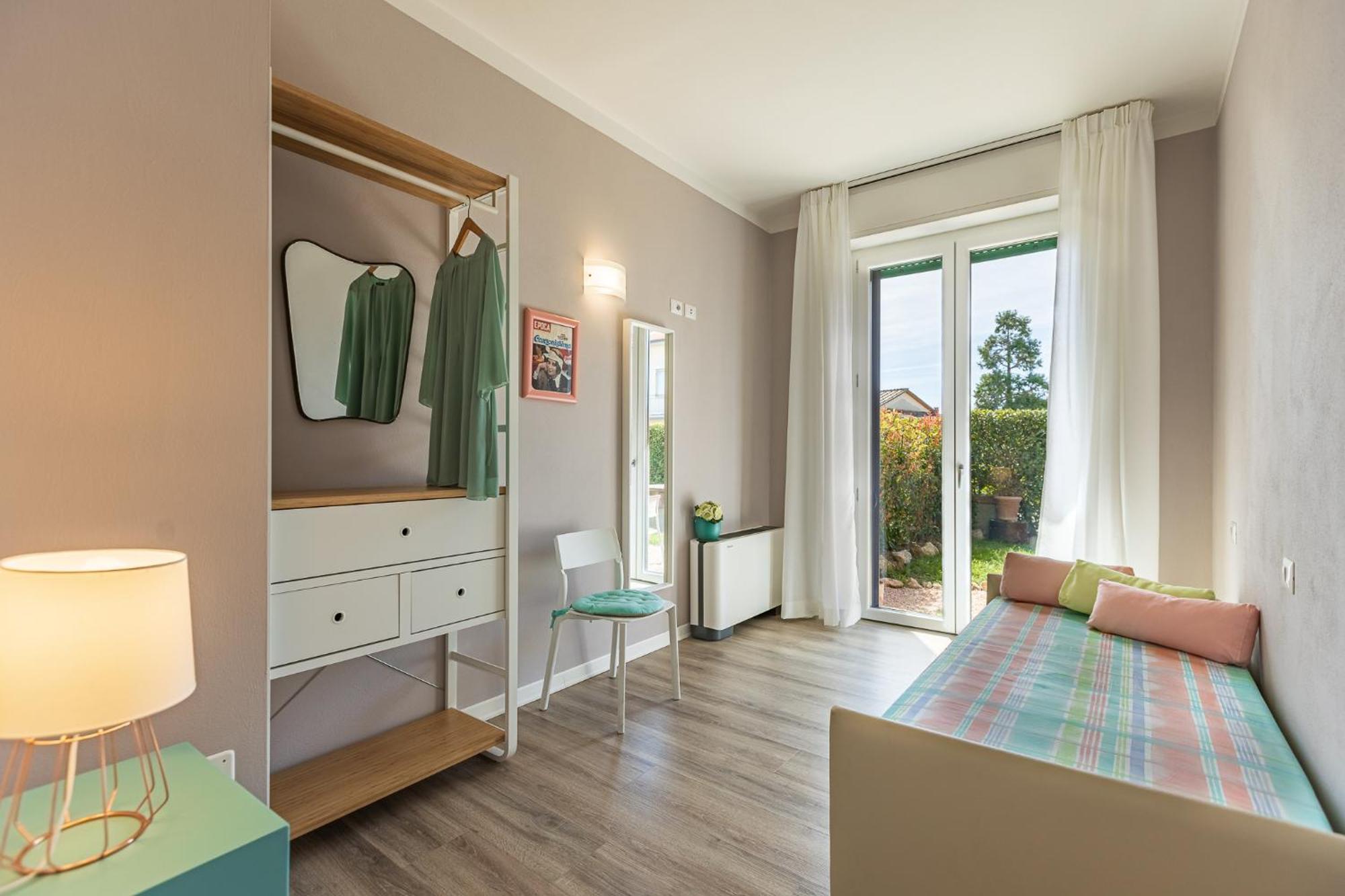 Family Room kitchenette Garden View