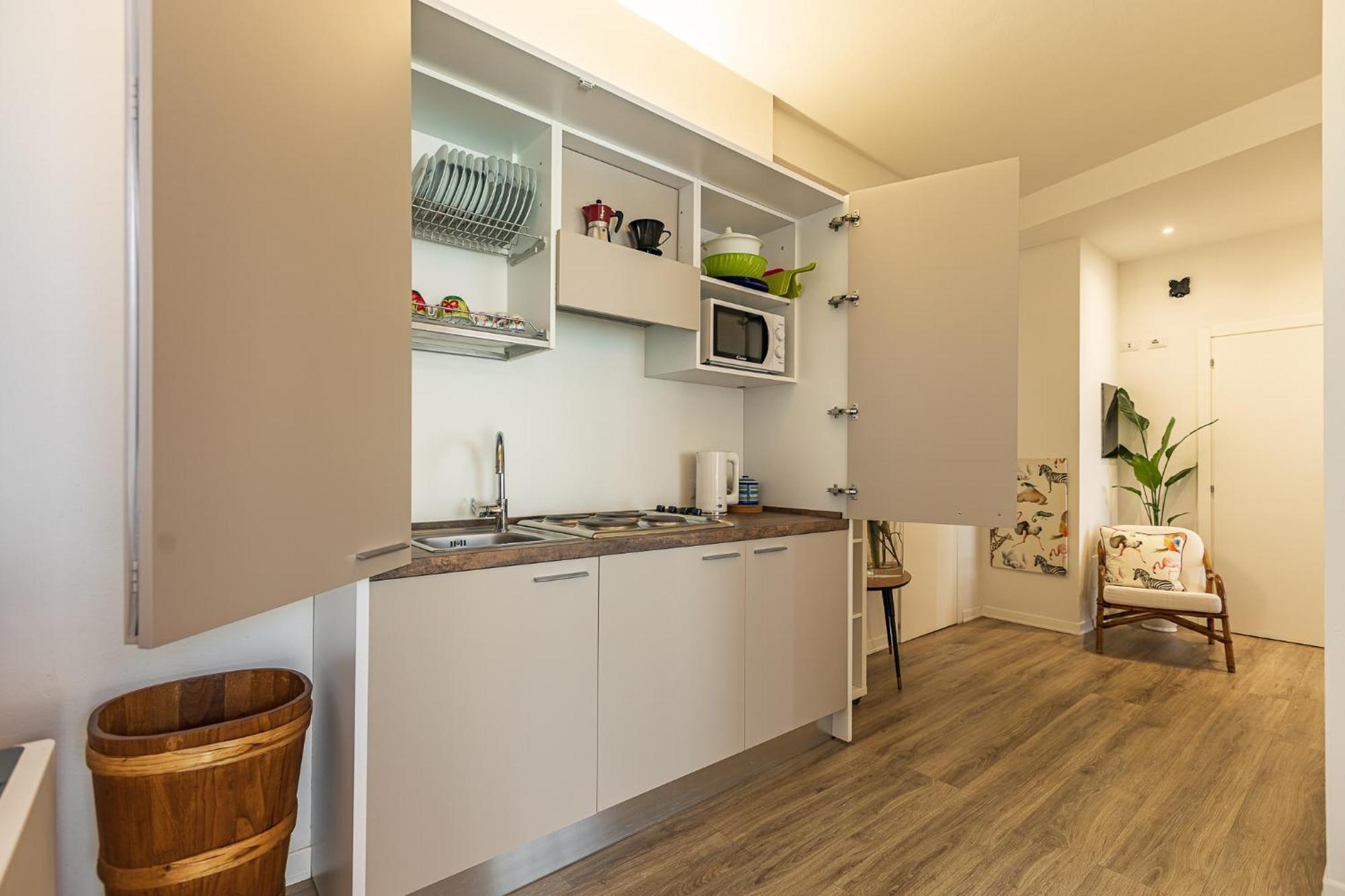 Family Room kitchenette Garden View