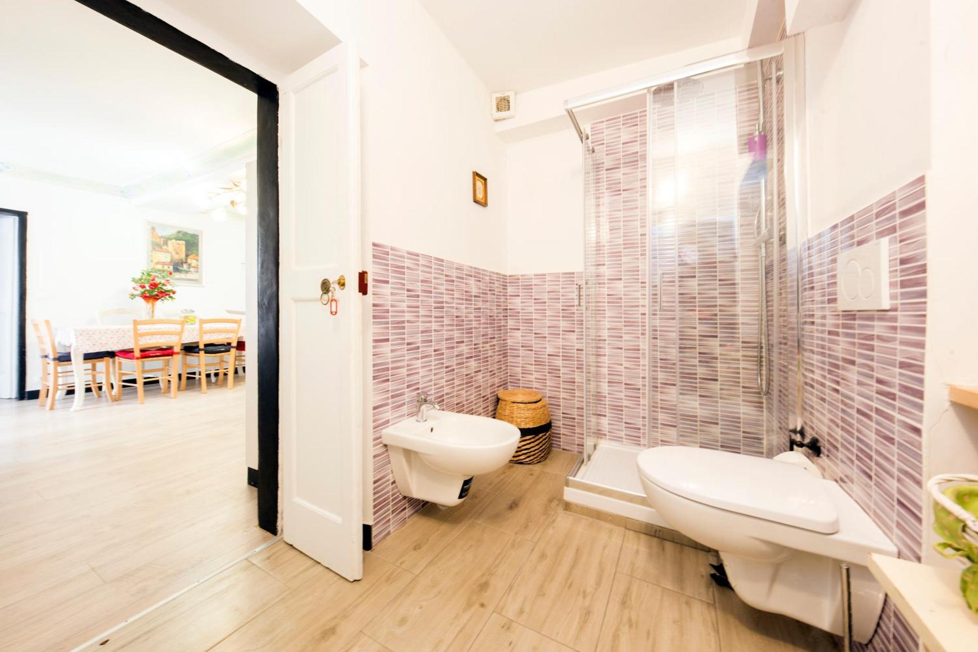 Tweepersoonskamer met een Eigen Externe Badkamer