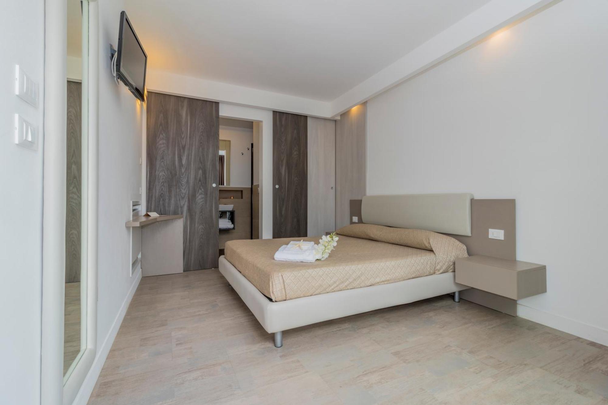 Standard Double Room,1562932843:JPEG