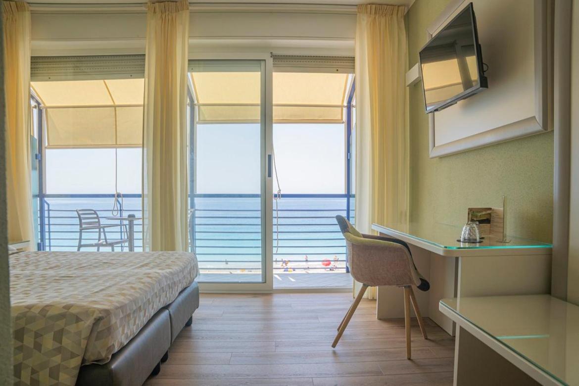 Superior Triple Room Terrace Sea View,663903909:JPEG