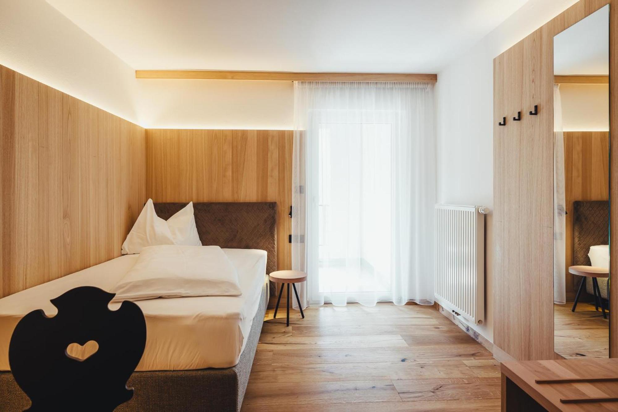 Single Room,1580699193:JPEG