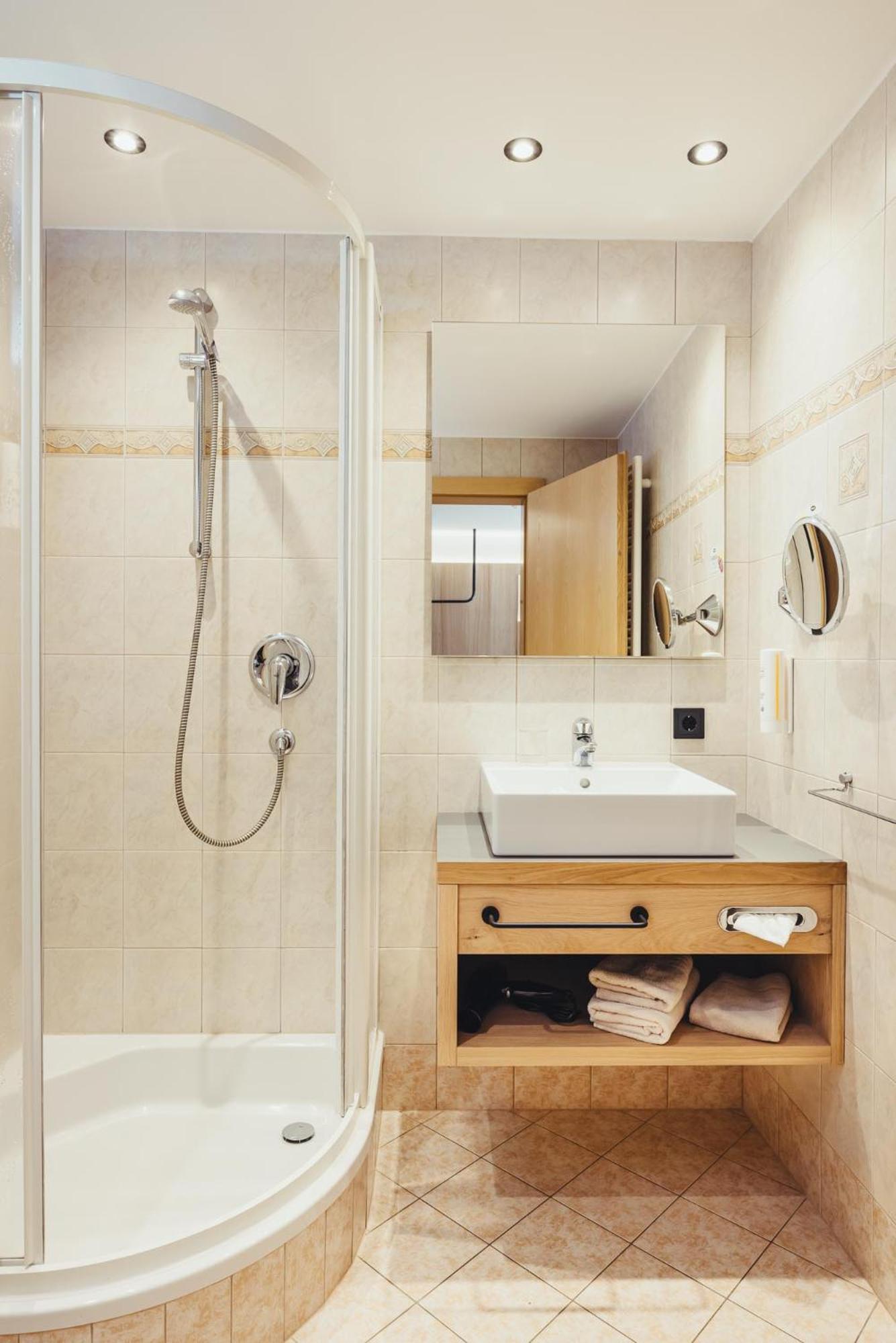 Standard Double Room,1587517652:JPEG