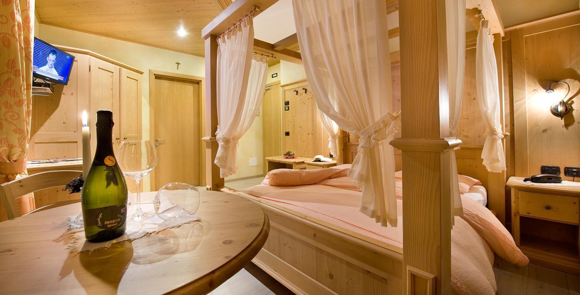 Suite with Mountain View,1580781913:JPEG