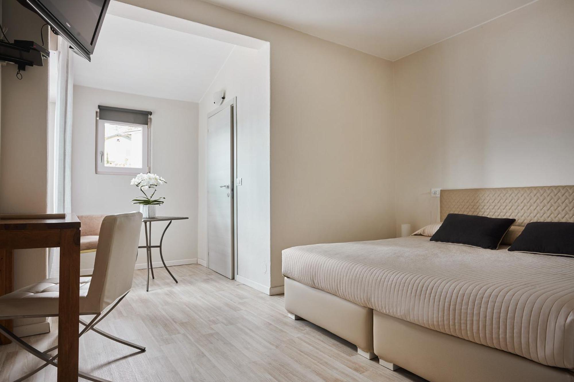 Economy Doppelzimmer mit seitlichem Seeblick