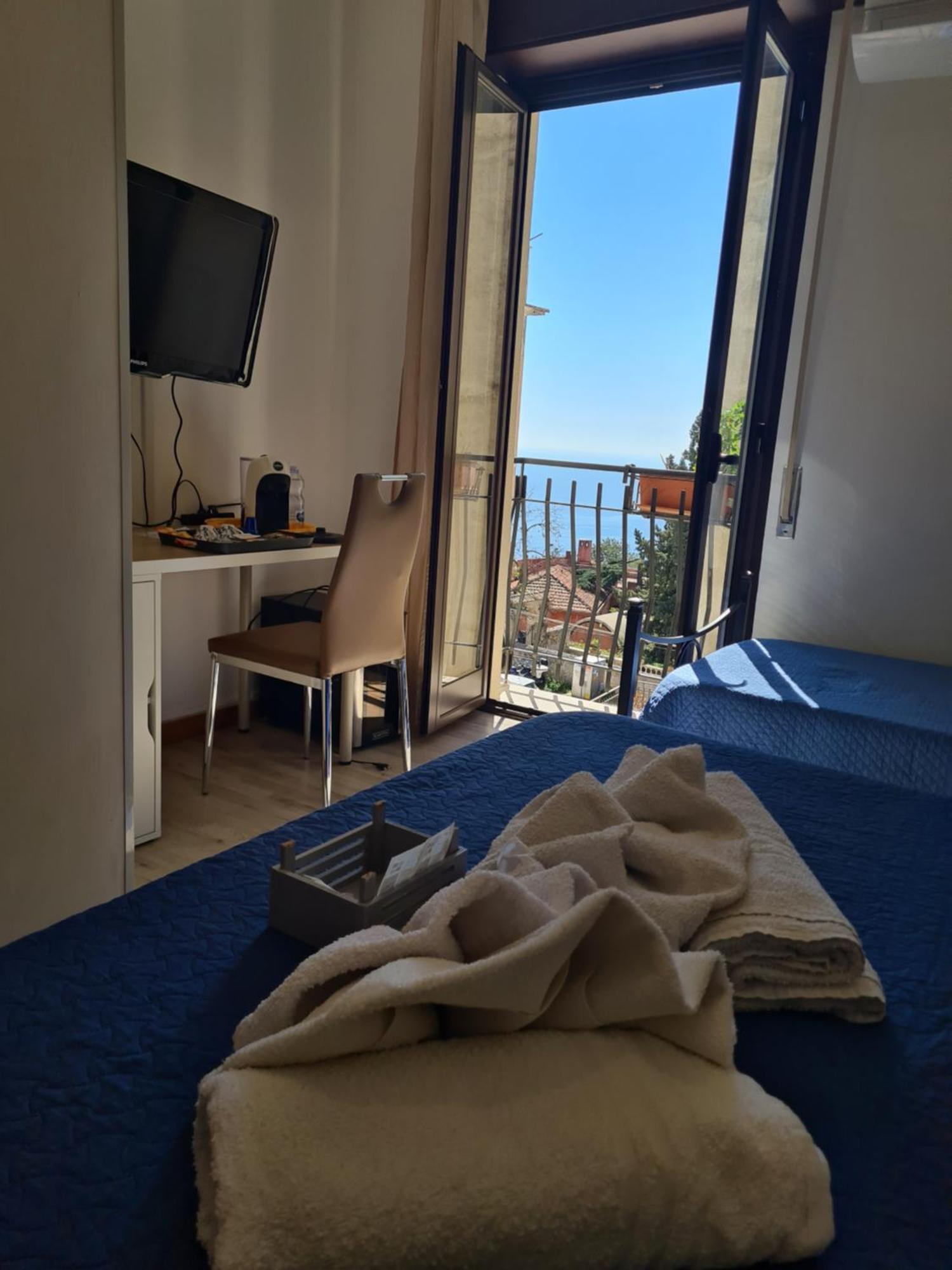 Camera Matrimoniale Deluxe con Vista Mare Laterale