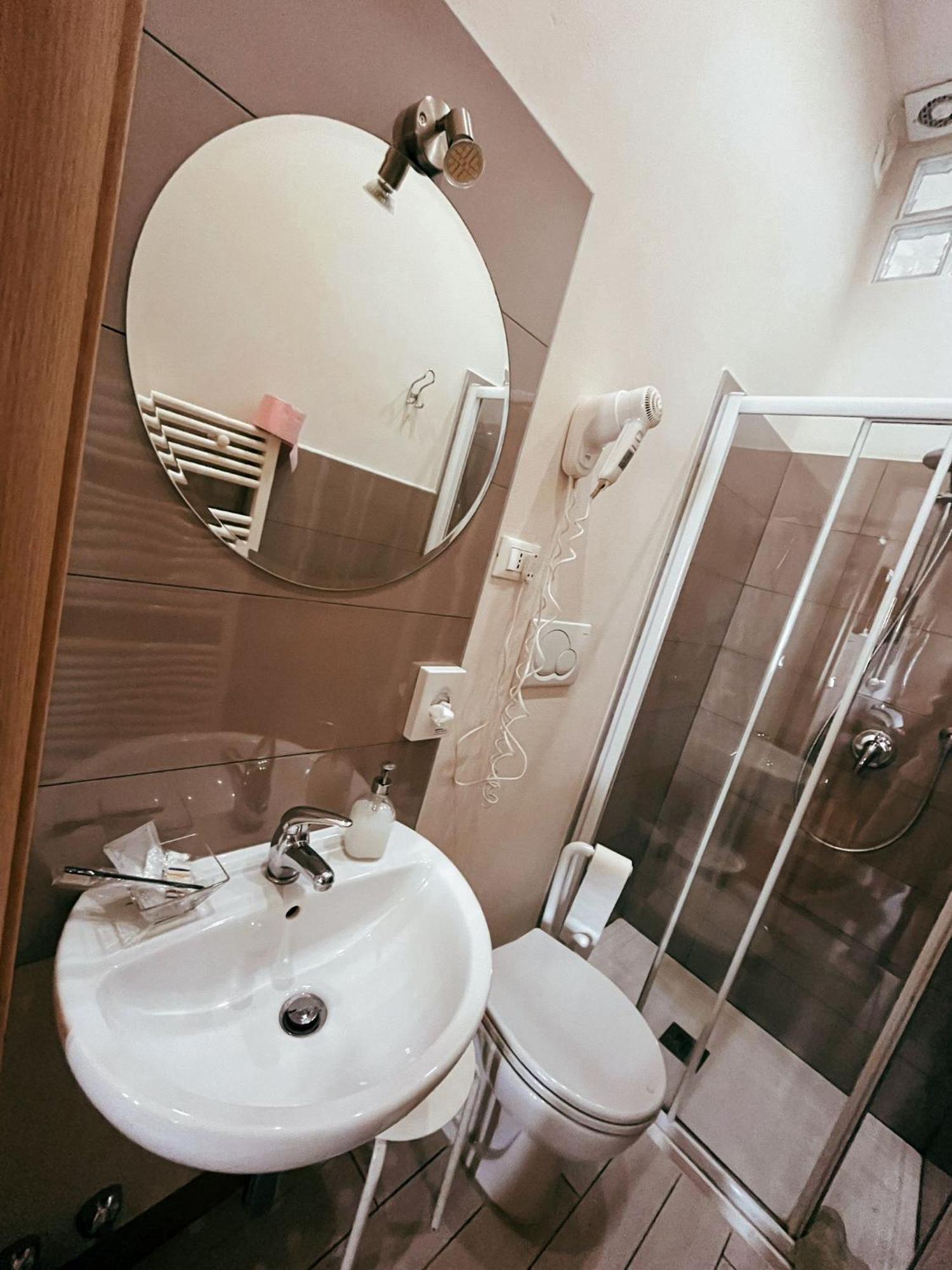 Single Room Private External Bathroom