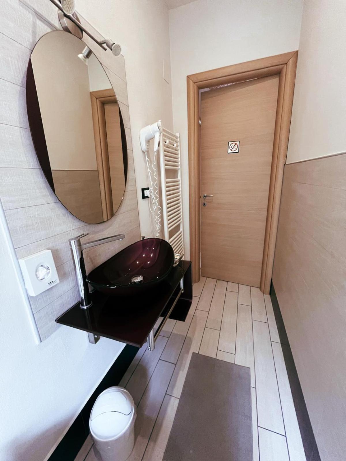 Double or Twin Room Private External Bathroom