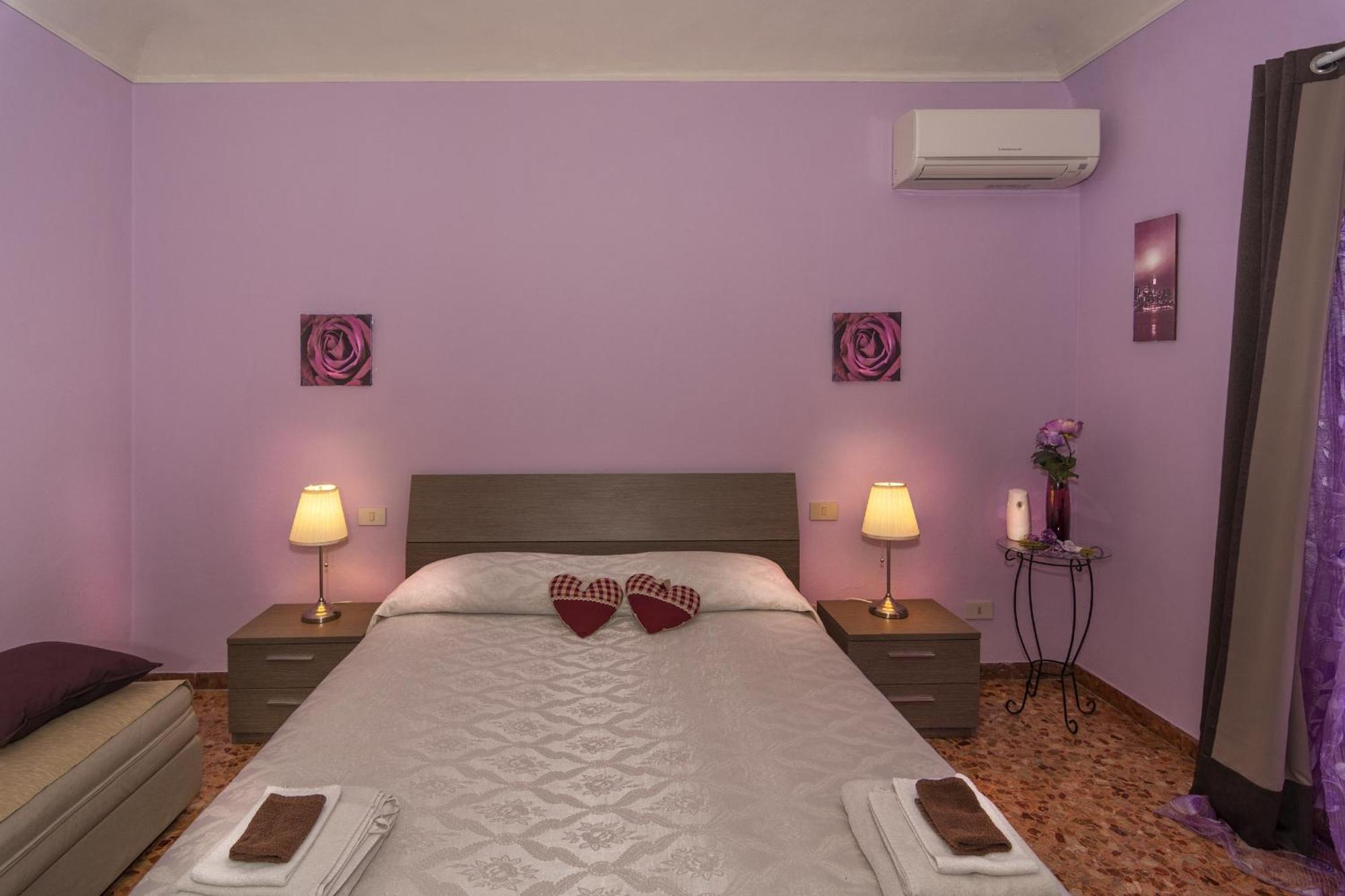 Double or Twin Room Private External Bathroom
