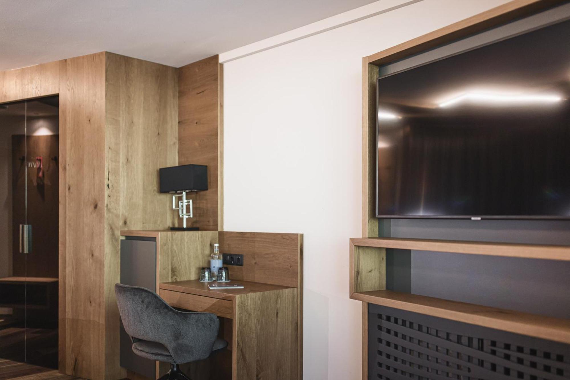 Junior Suite,1602955985:JPEG