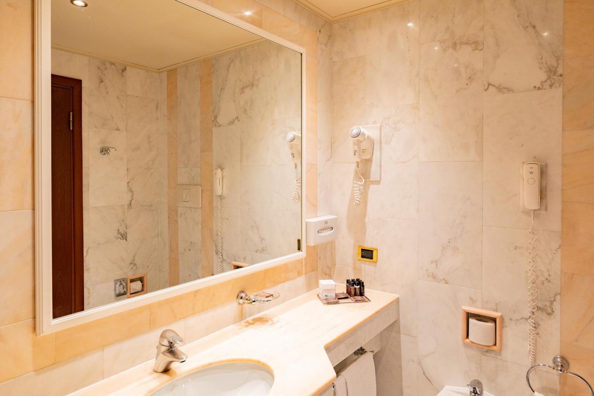 Double Room,1605368337:JPEG