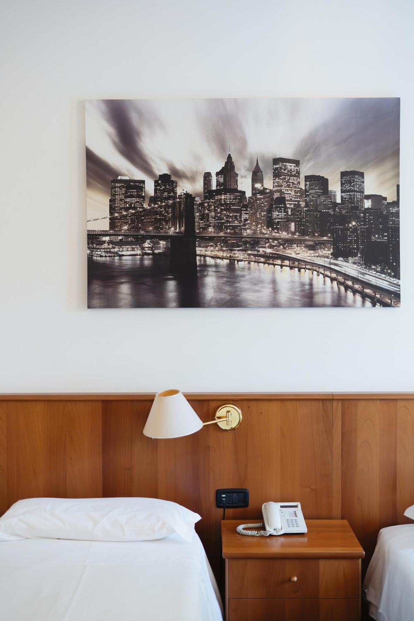 Standard Single Room,1611101186:JPEG