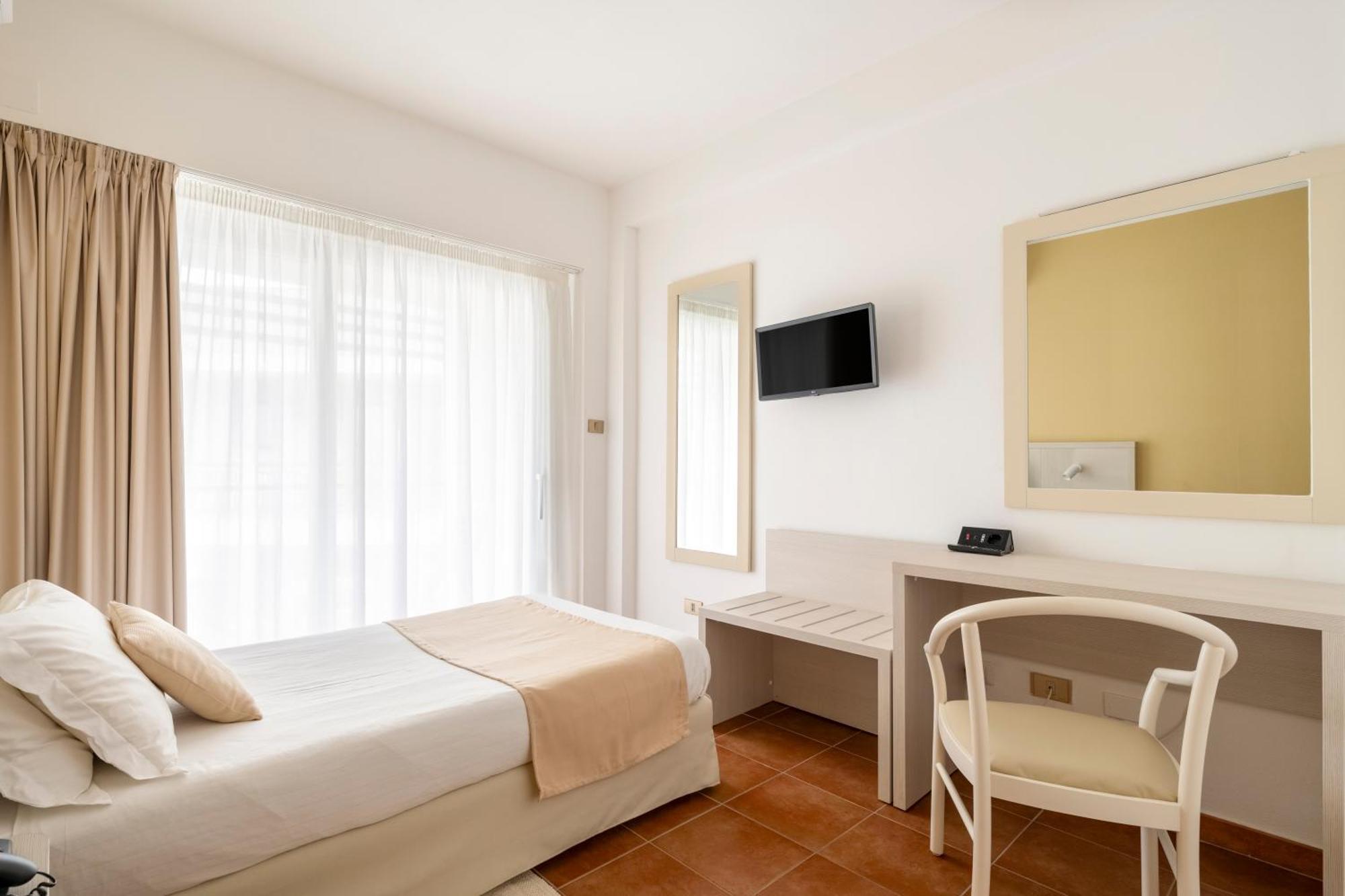 Standard Single Room,1615652348:JPEG