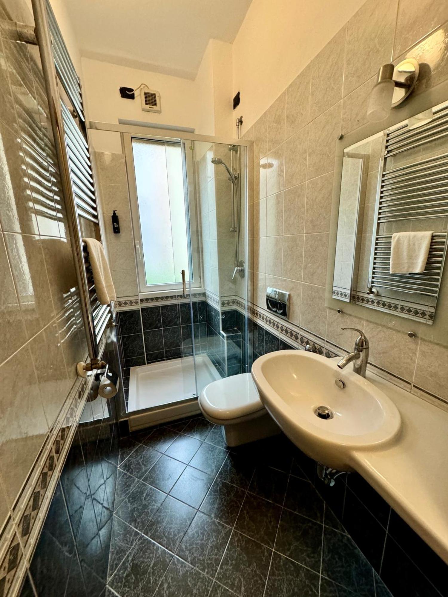 Double or Twin Room,1615684271:JPEG