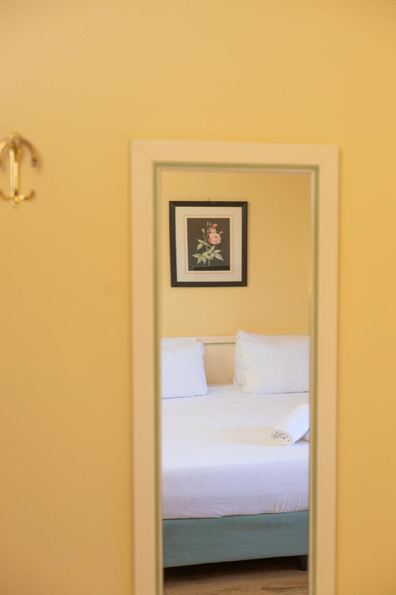 Superior Doppel- oder Zweibettzimmer mit seitlichem Seeblick.