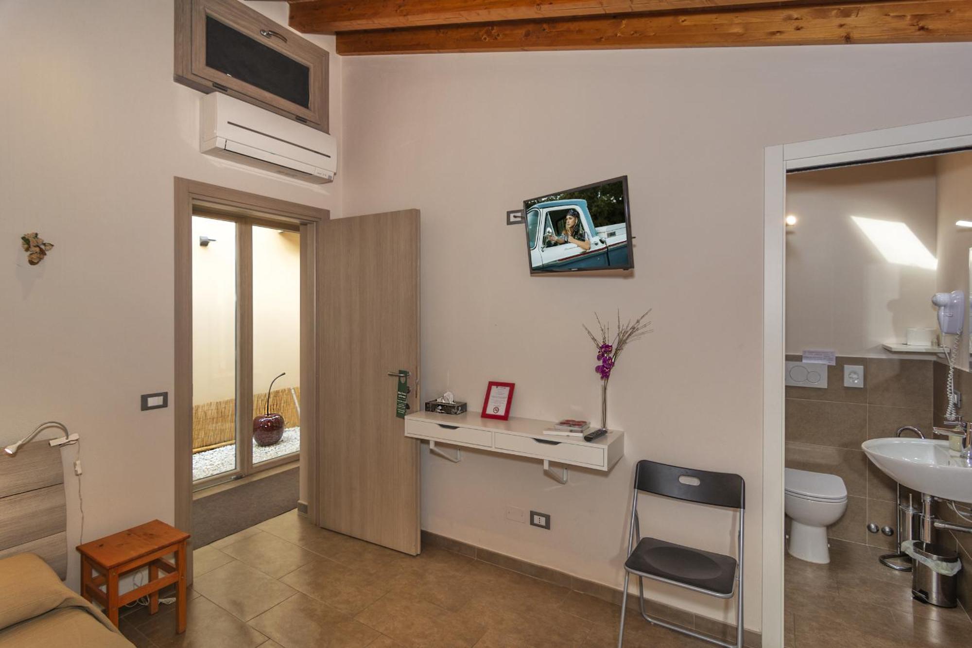Single Room Private Bathroom
