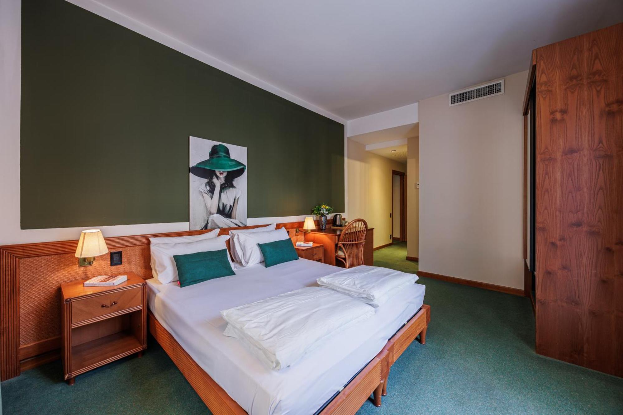 Superior Double Room,1710652173:JPEG