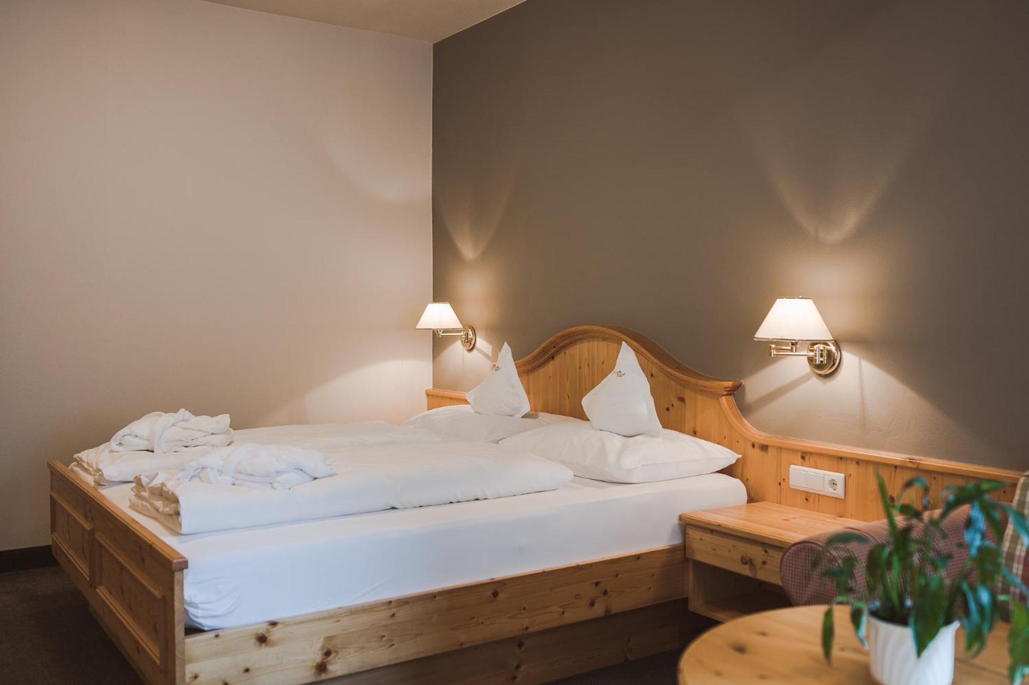 Double Room with Balcony,1661125799:JPEG