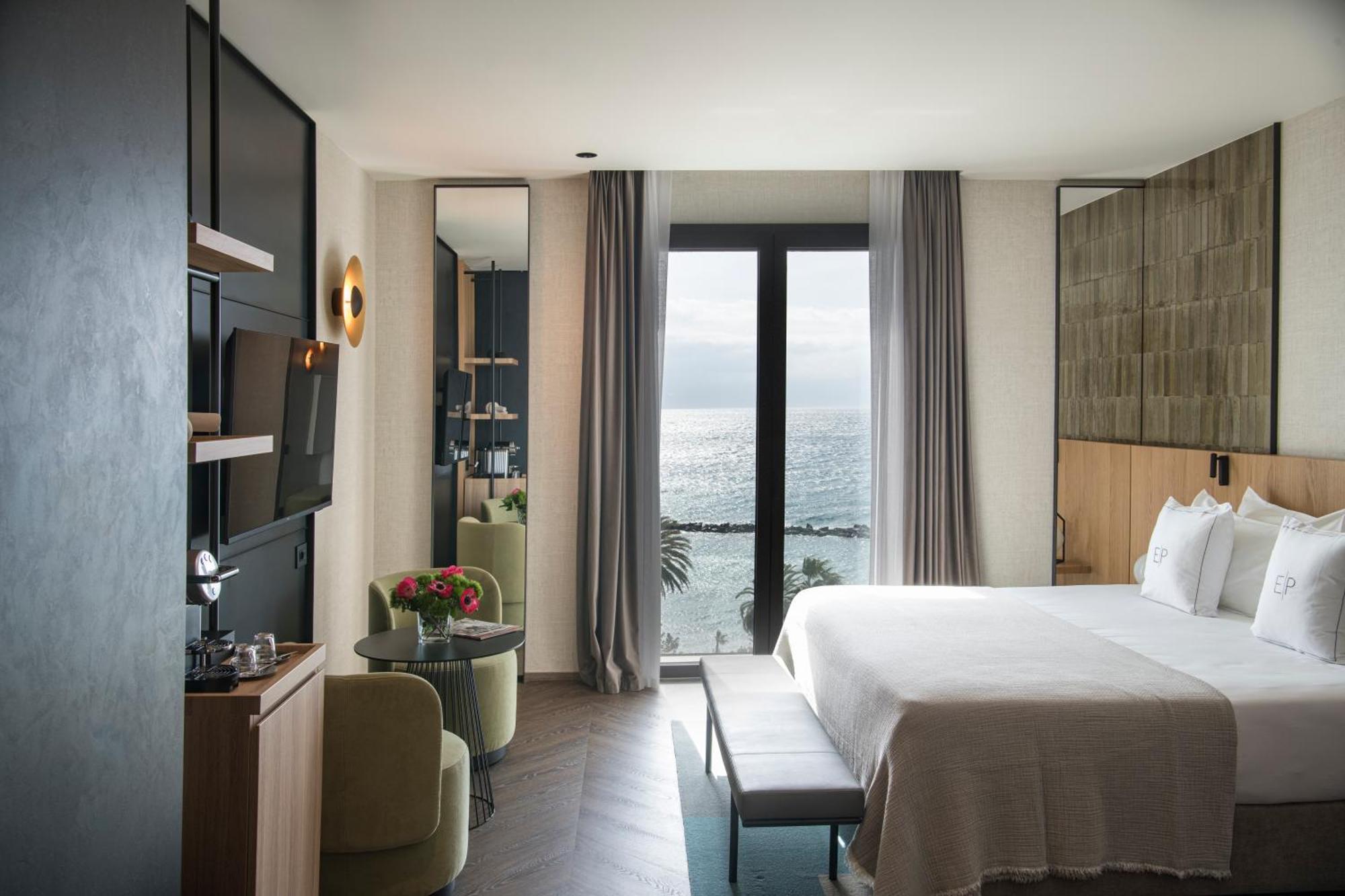 Double or Twin Room with Sea View