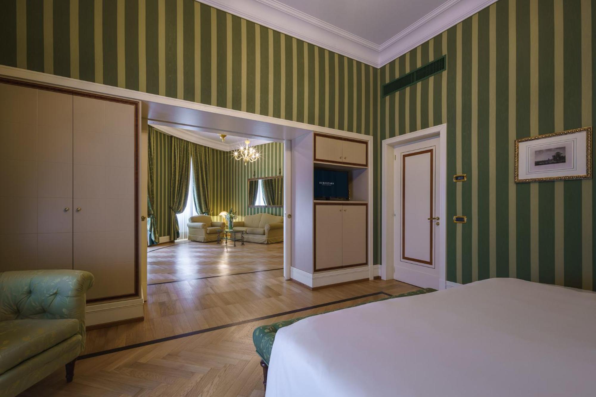 Large Suite with Sea View,1666640317:JPEG