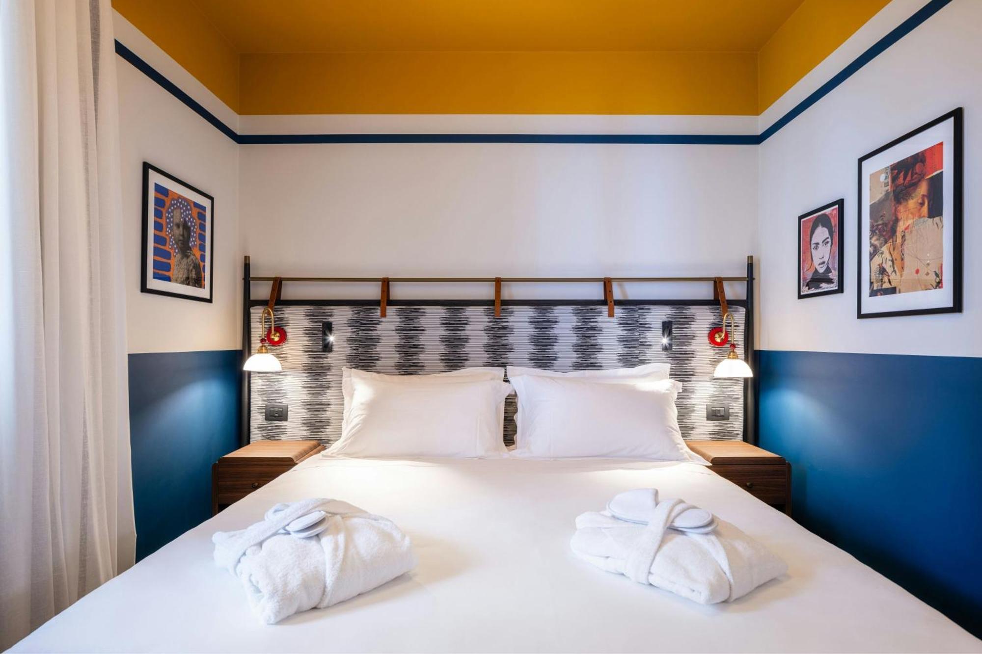 Junior King Suite Sofa Bed Garden View