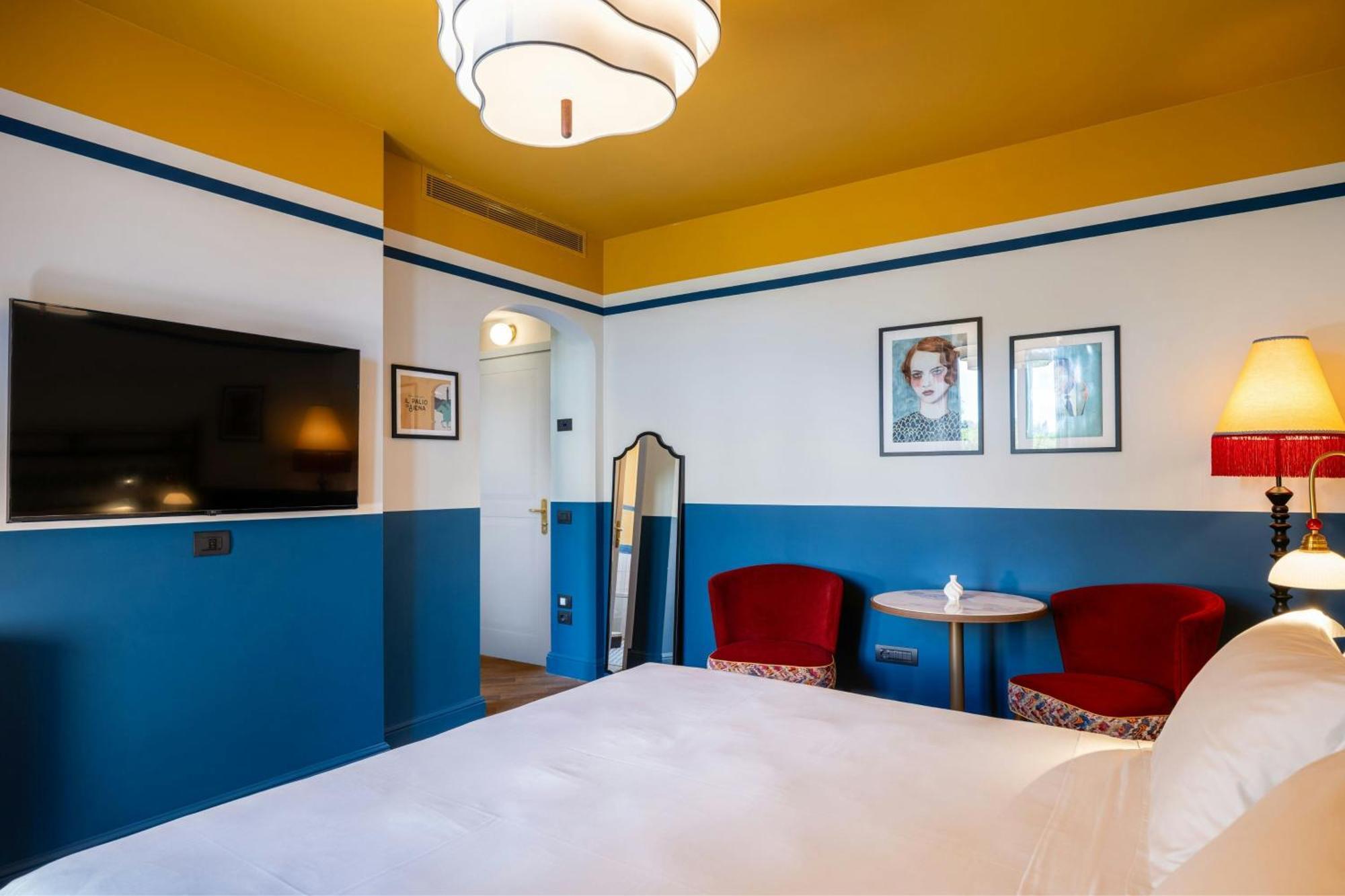 Classic King Room Courtyard View