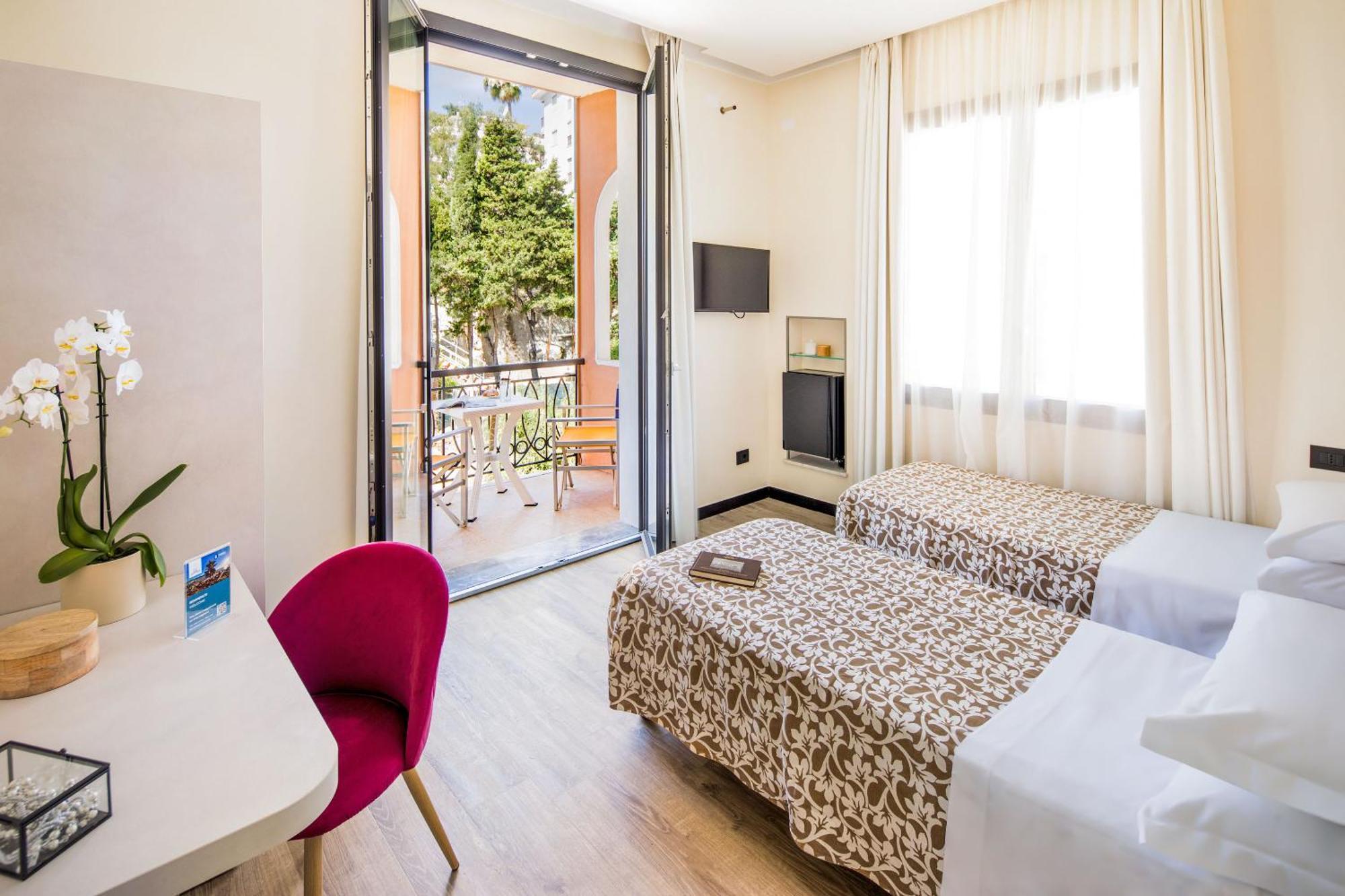 Deluxe Double Room Hill View