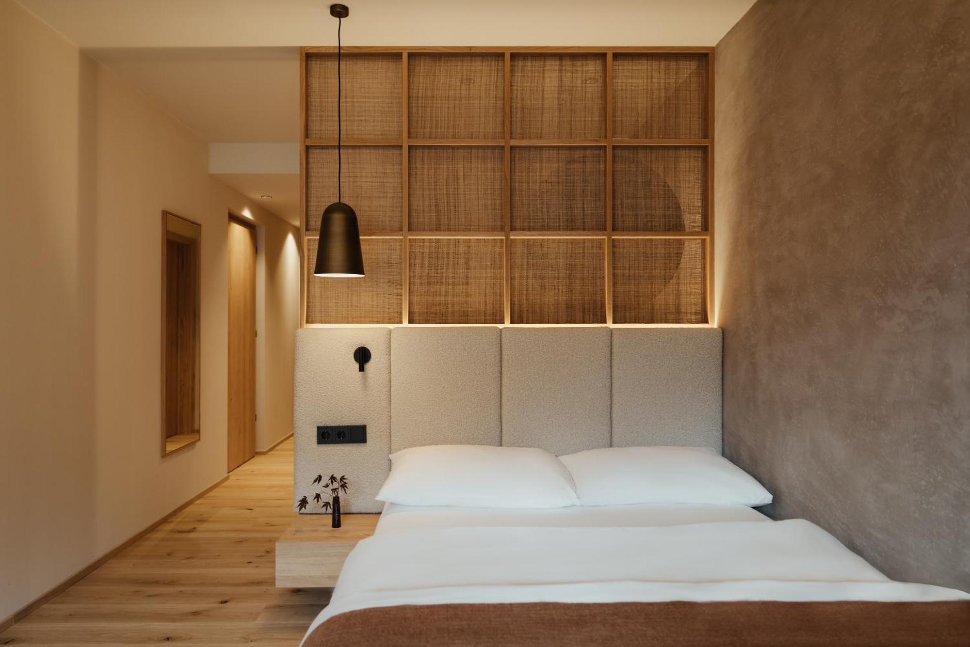 Large Single Room,1706876952:JPEG