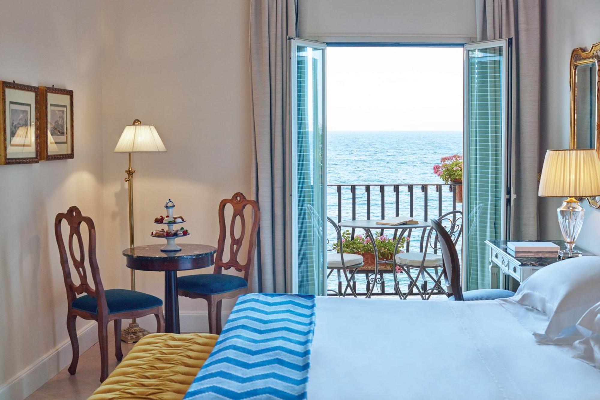 Deluxe Doppel-/Zweibettzimmer mit Balkon und Meerblick