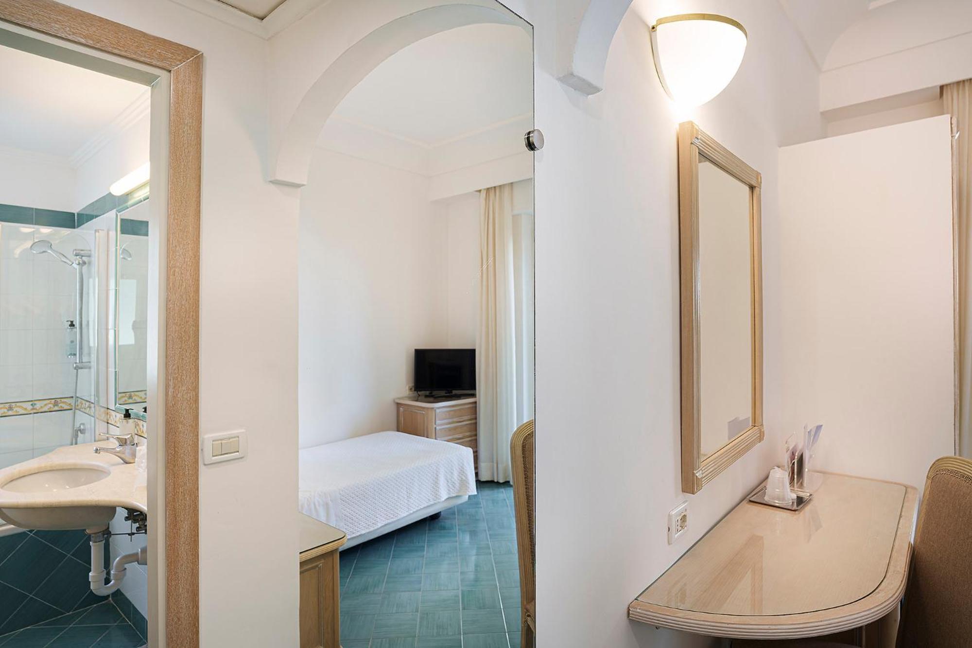 Single Room,1742663823:JPEG