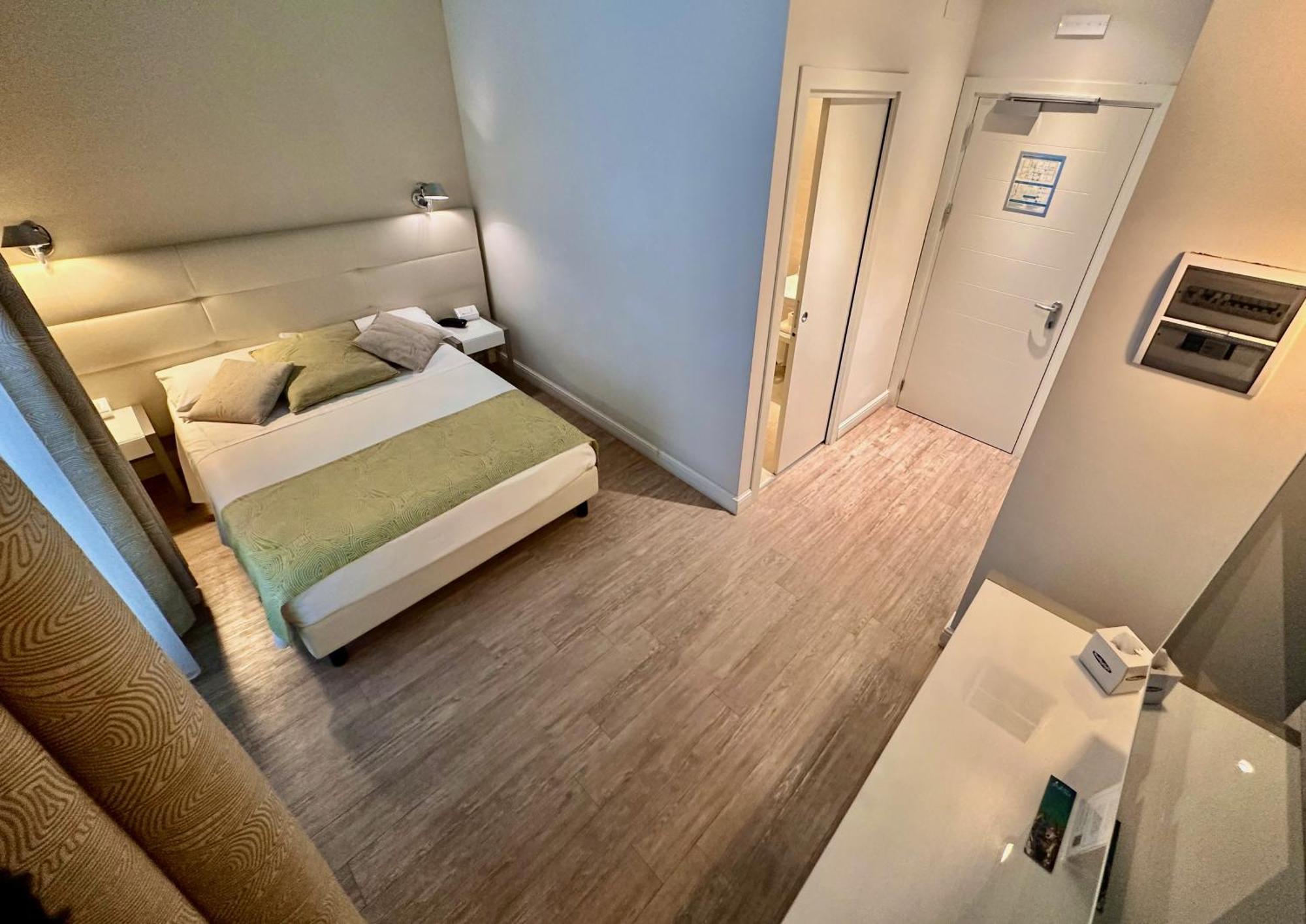 Chambre Lit Queen-size - Accessible aux Personnes à Mobilité Réduite
