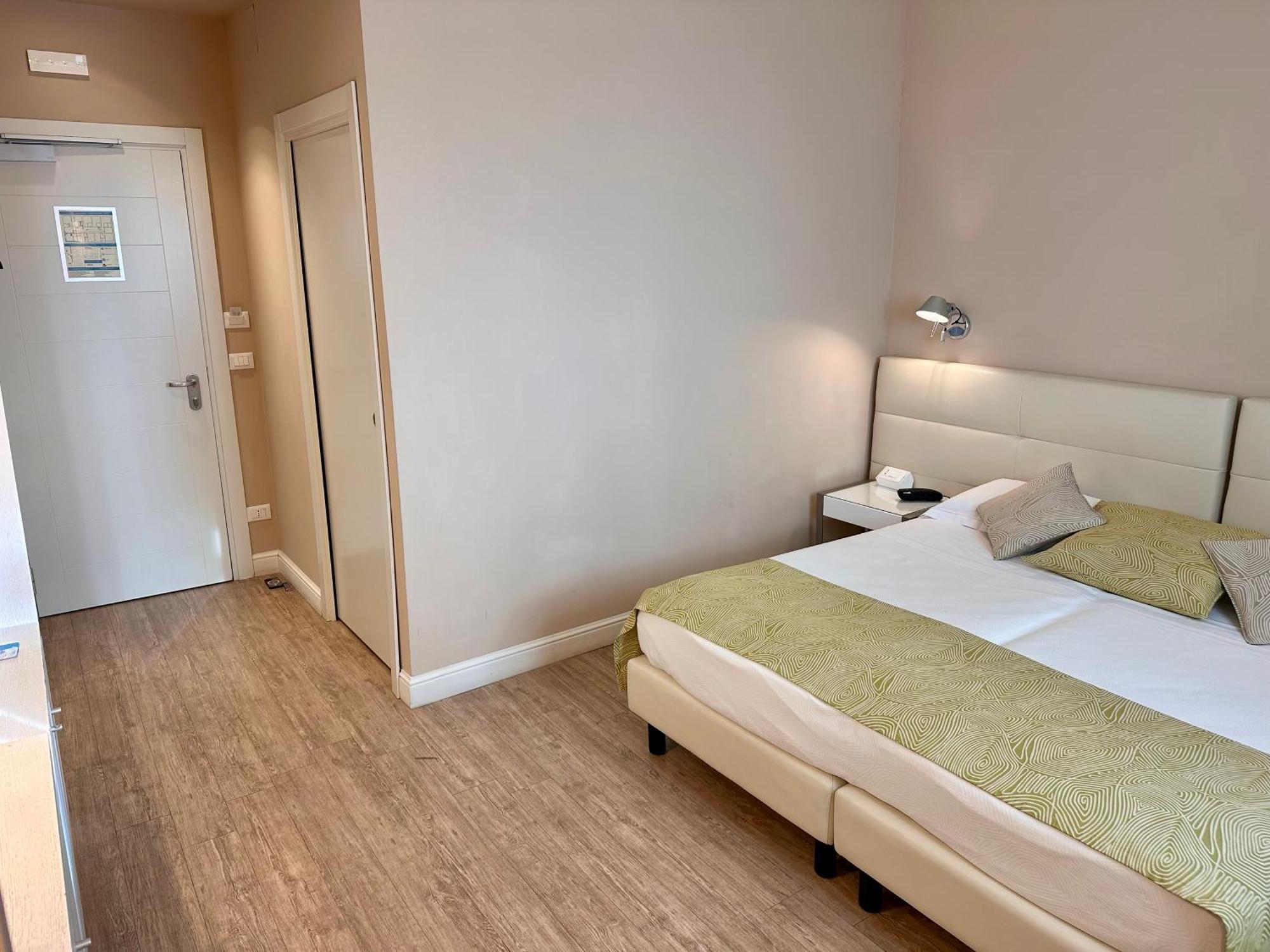 Chambre Double - Accessible aux Personnes à Mobilité Réduite