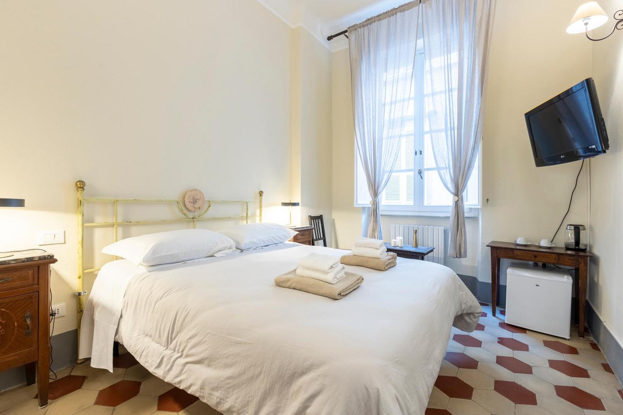 Tweepersoonskamer met een Eigen Externe Badkamer