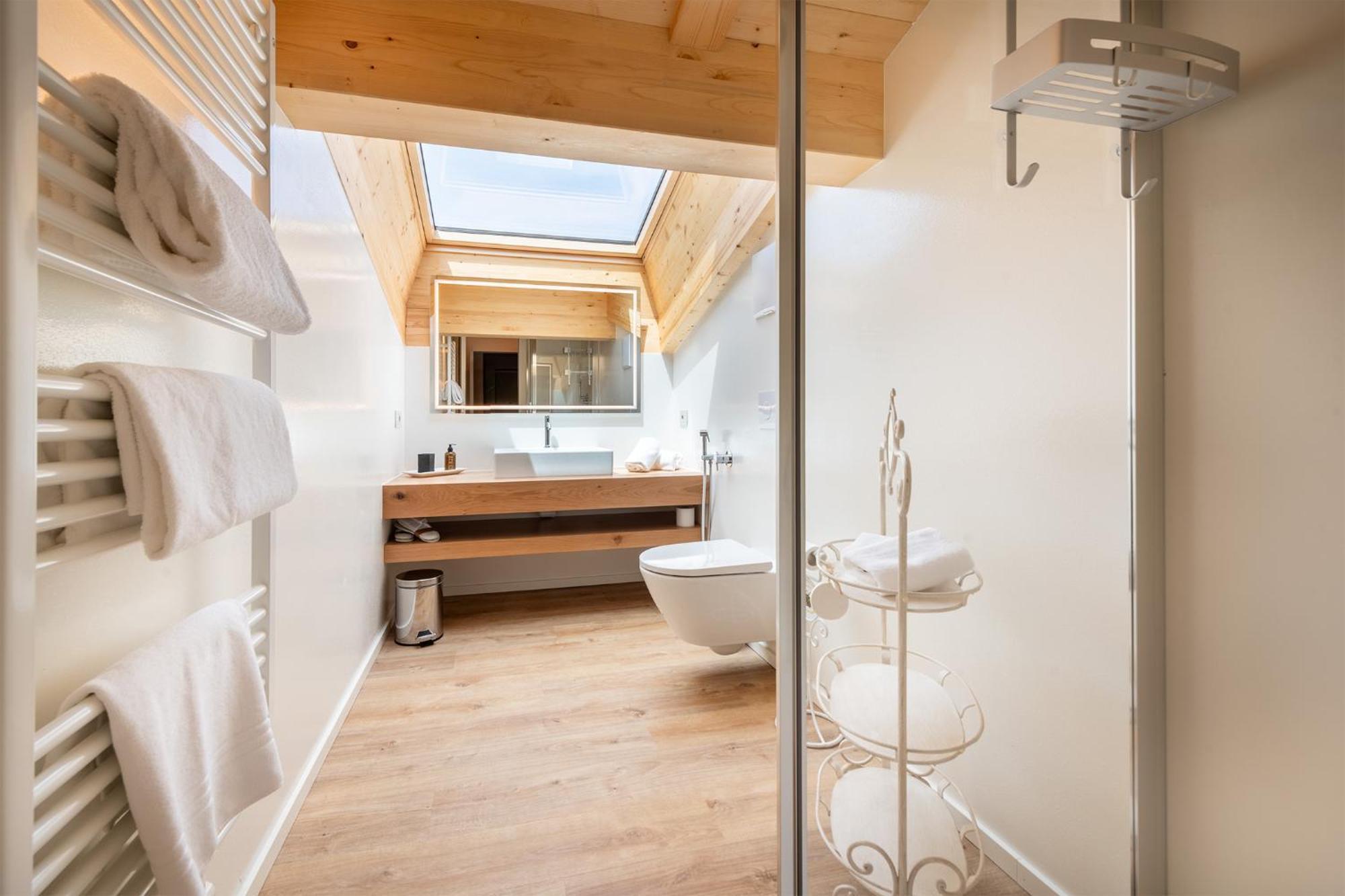 Two-Bedroom Apartment with Mountain View