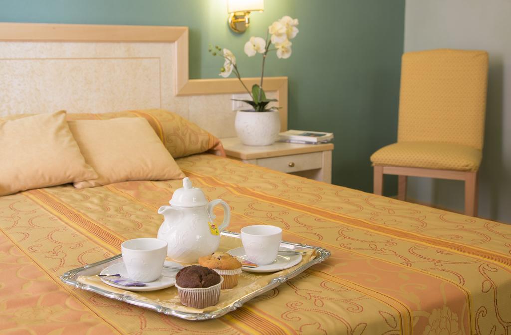 Doppel- oder Zweibettzimmer
